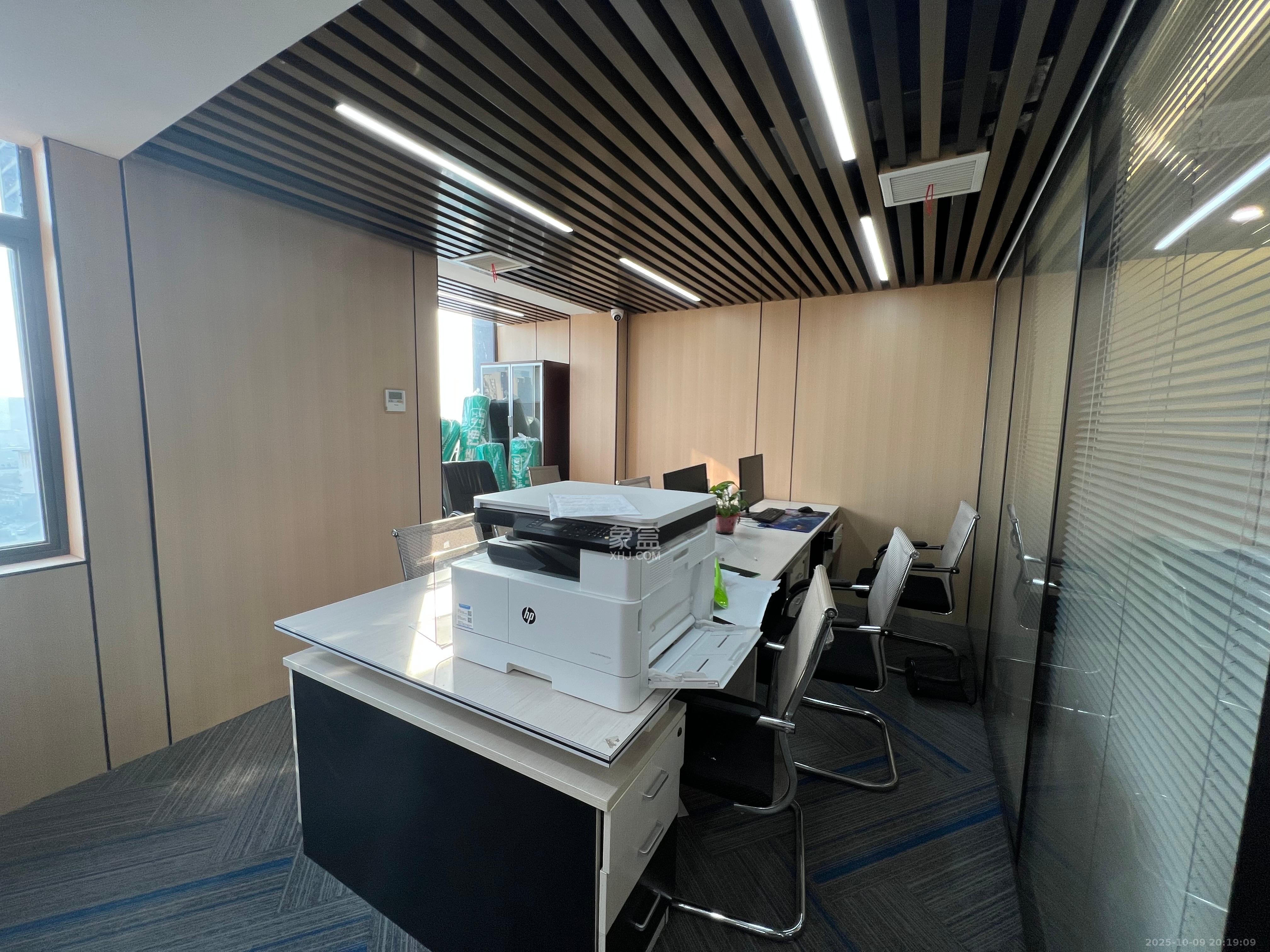 长房中庭国际（东郡华蓉广场）  2室2厅1卫    8600.0元/月室内图