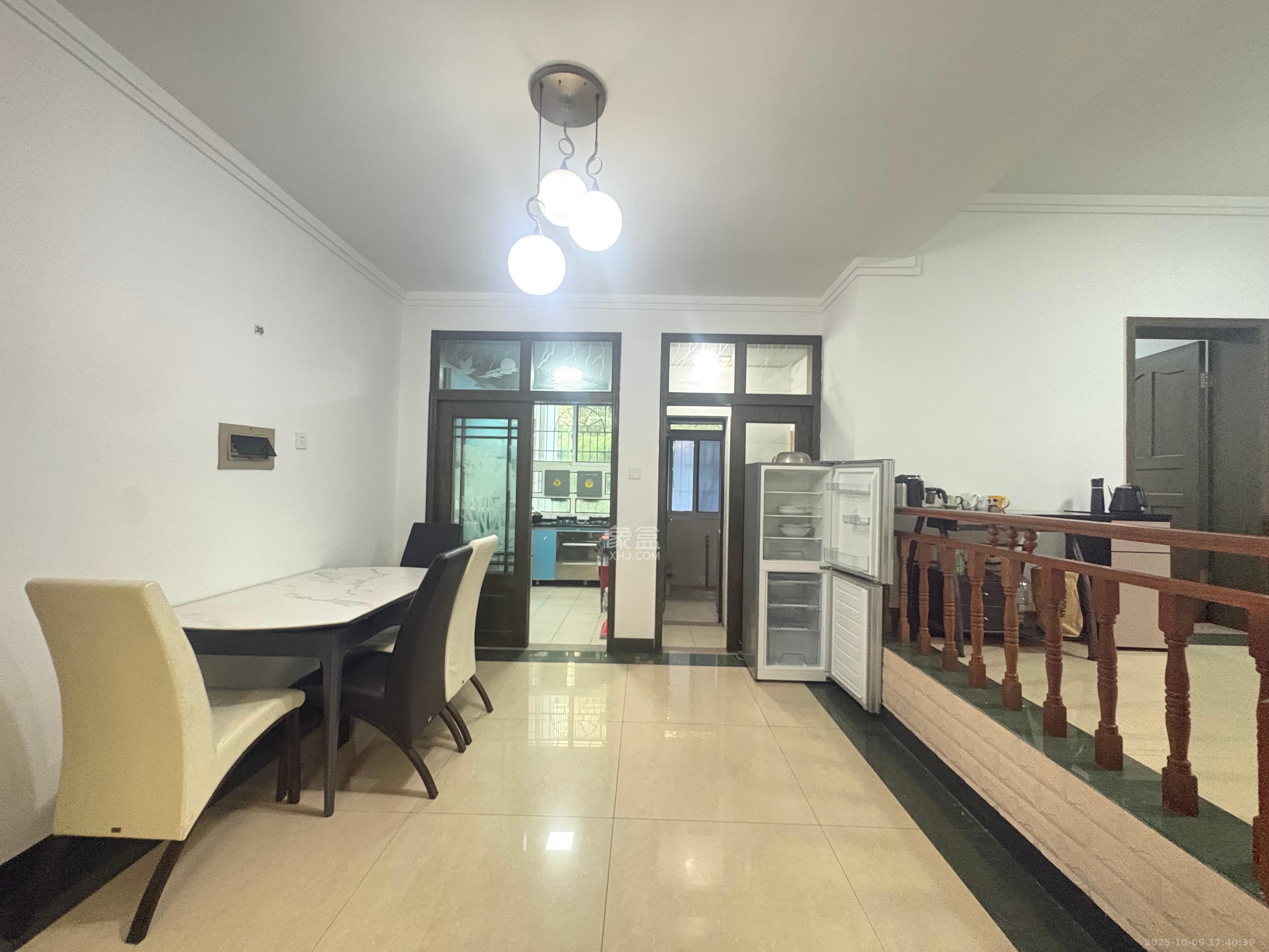 欣安小区  4室2厅2卫    1700.0元/月室内图