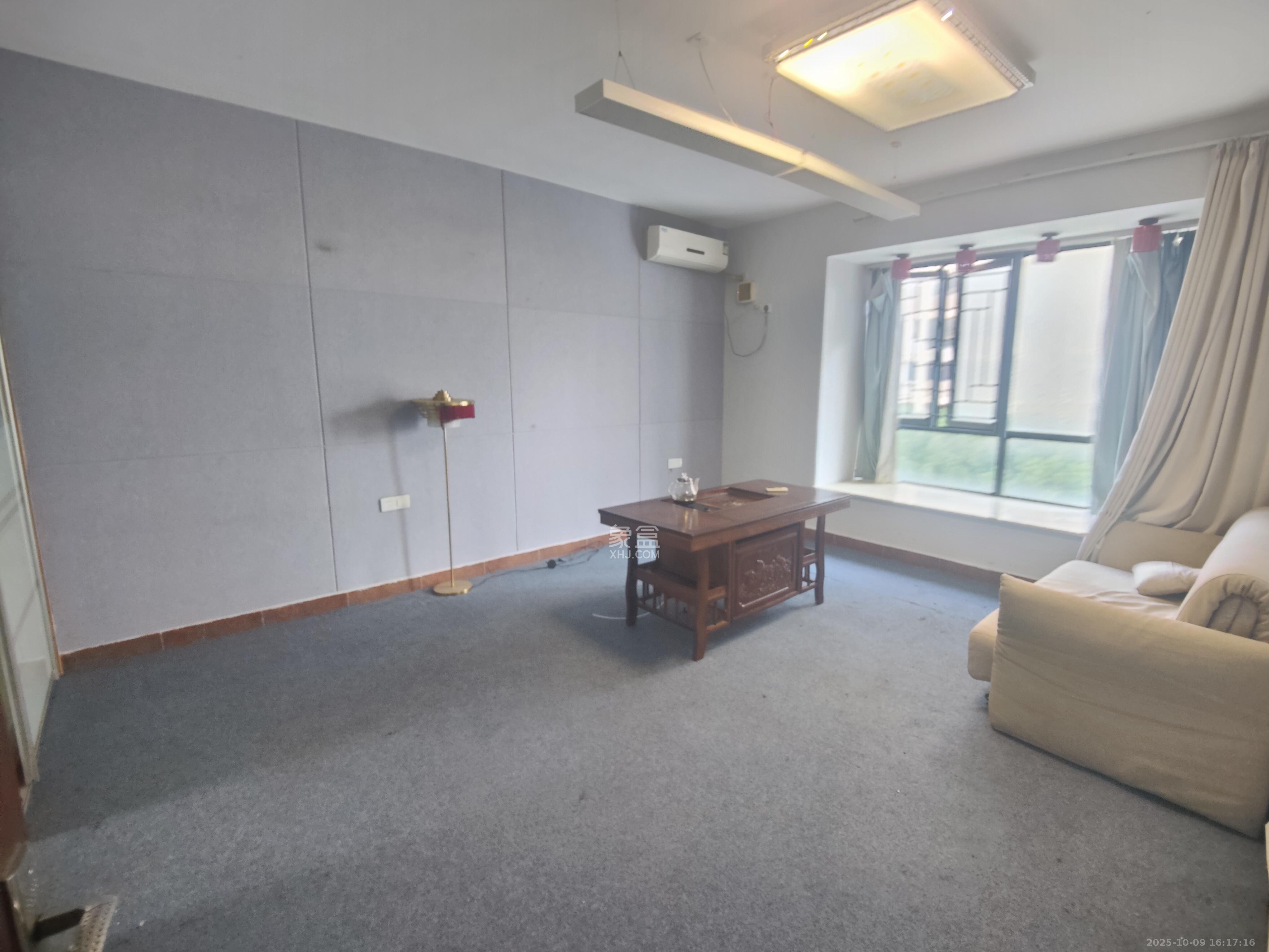 归心苑 5室2厅2卫 6000.0元/月 归心苑 5室2厅2卫 6000.0元/月室内图