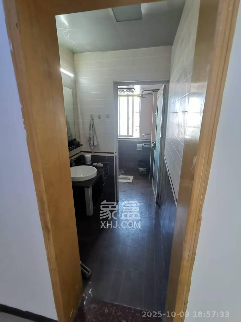 增辉凯旋帝景  3室2厅2卫    1900.0元/月室内图