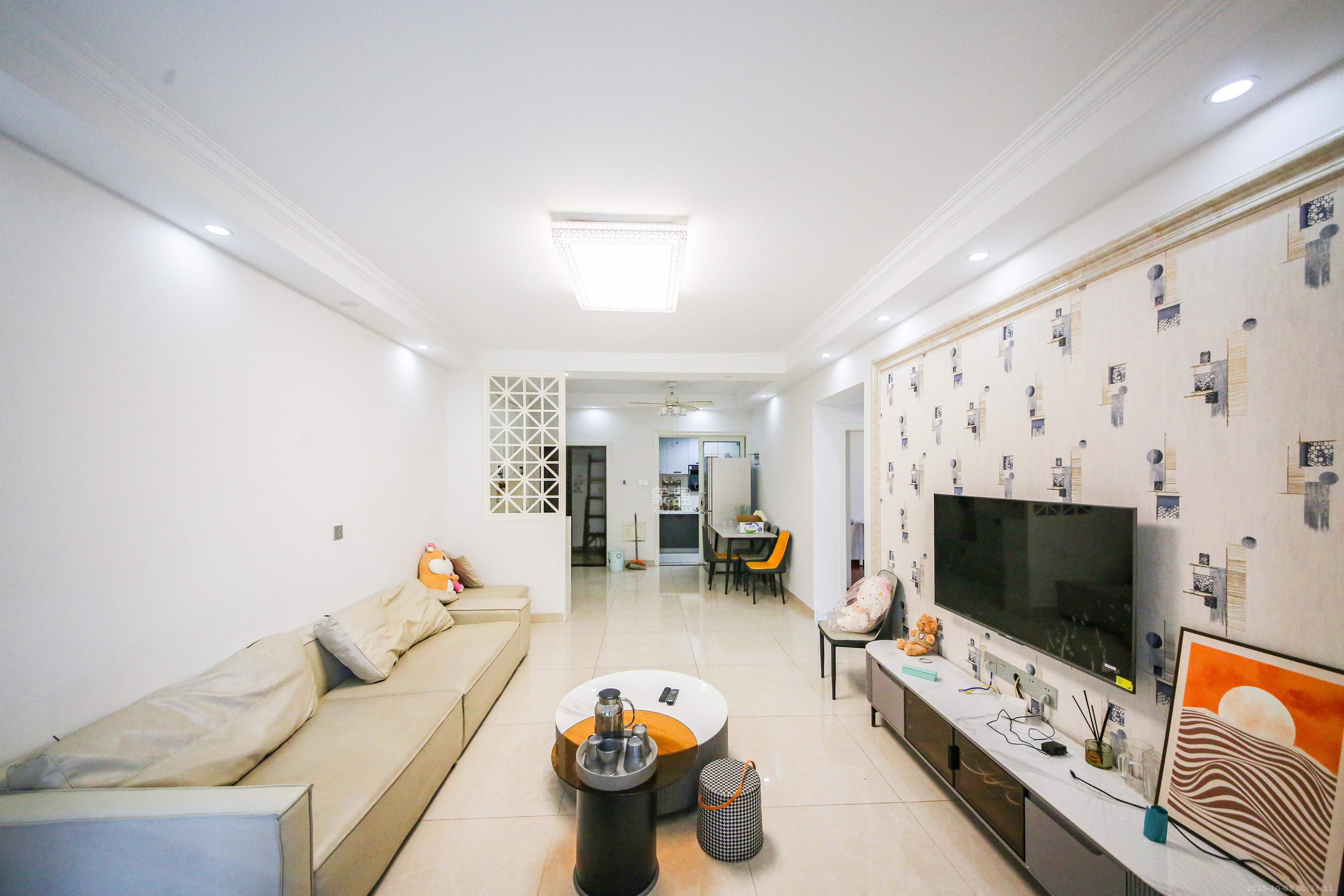 富兴嘉城(富兴汇中央)  2室2厅1卫    88.88万 富兴嘉城(富兴汇中央)  2室2厅1卫    88.88万客厅