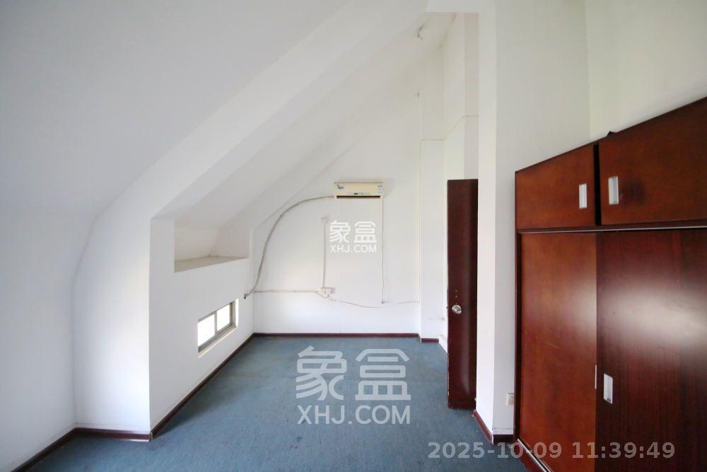 星城世家 4室2厅2卫 5000.0元/月 星城世家 4室2厅2卫 5000.0元/月室内图