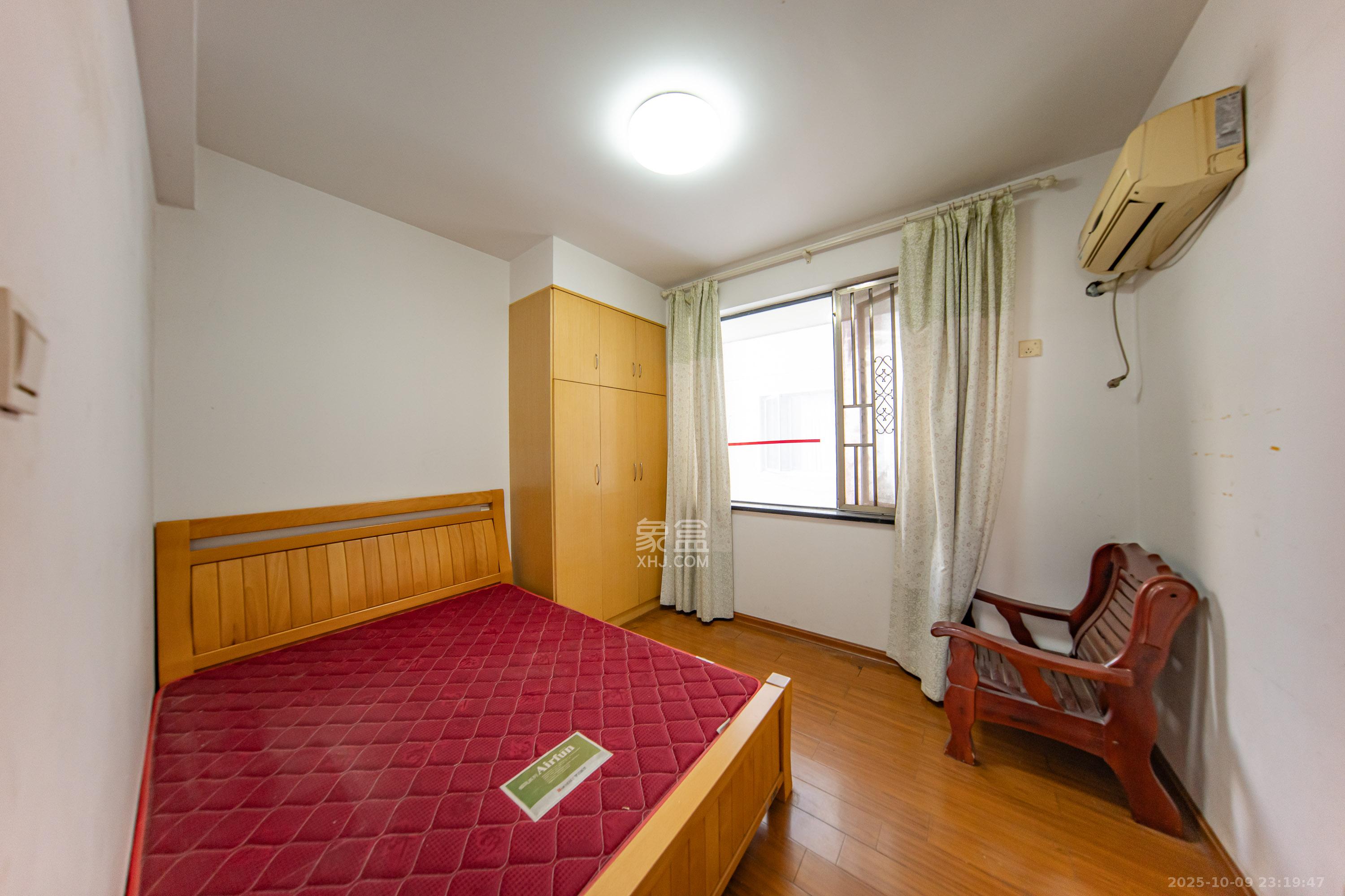 枫华府第 3室2厅2卫 68.0万 枫华府第 3室2厅2卫 68.0万卧室