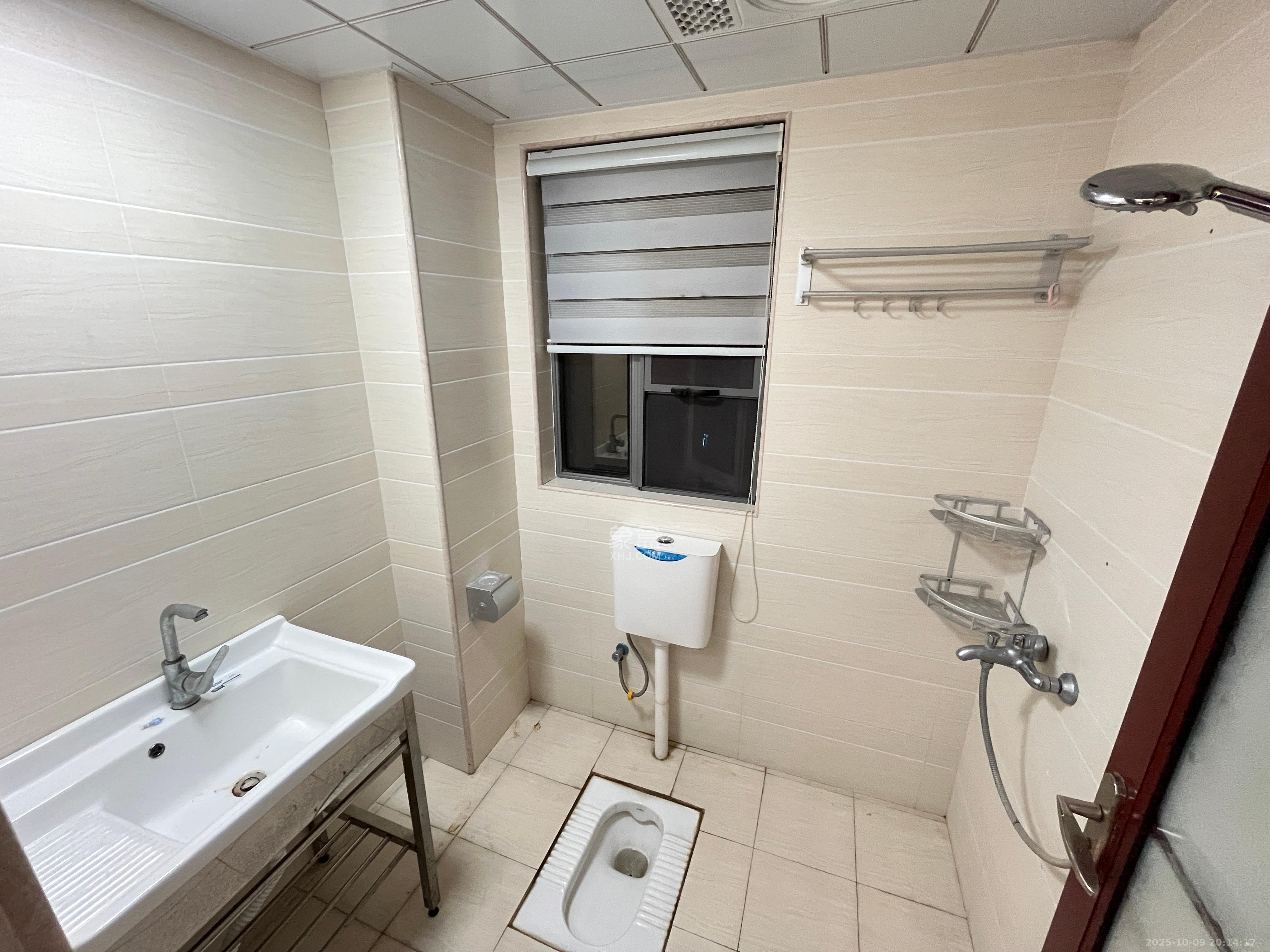 八方小区C区 3室2厅2卫 3500.0元/月 八方小区C区 3室2厅2卫 3500.0元/月室内图