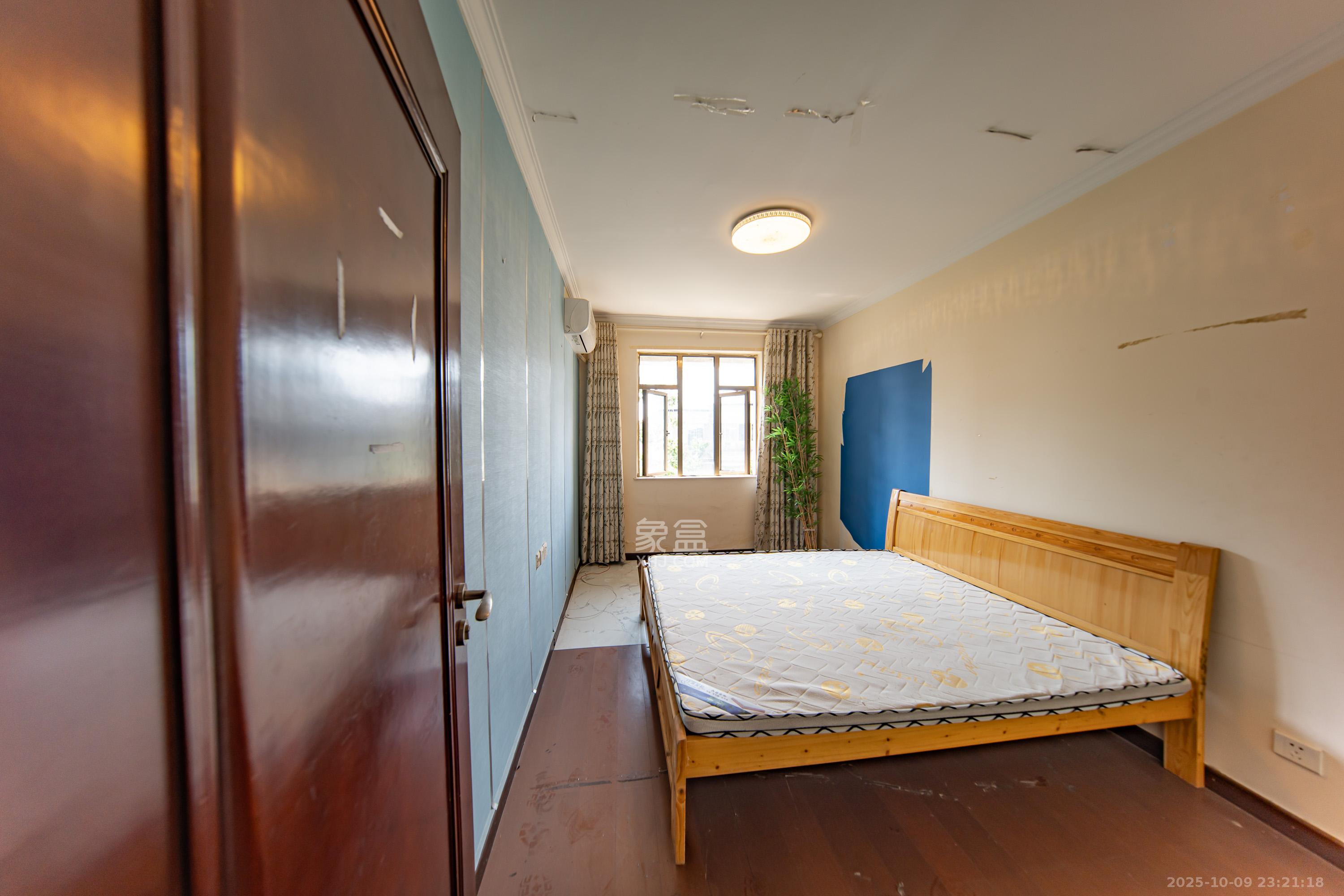 江山帝景雅典  1室2厅1卫    148.0万卧室