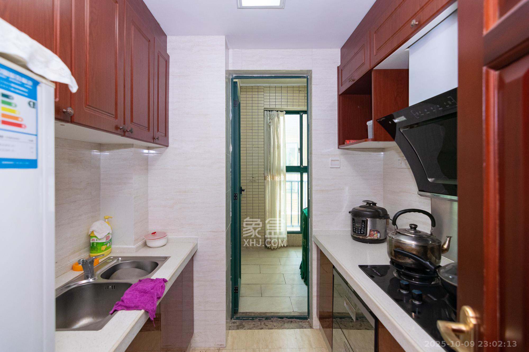 富基世纪公园  4室2厅1卫    65.0万厨房