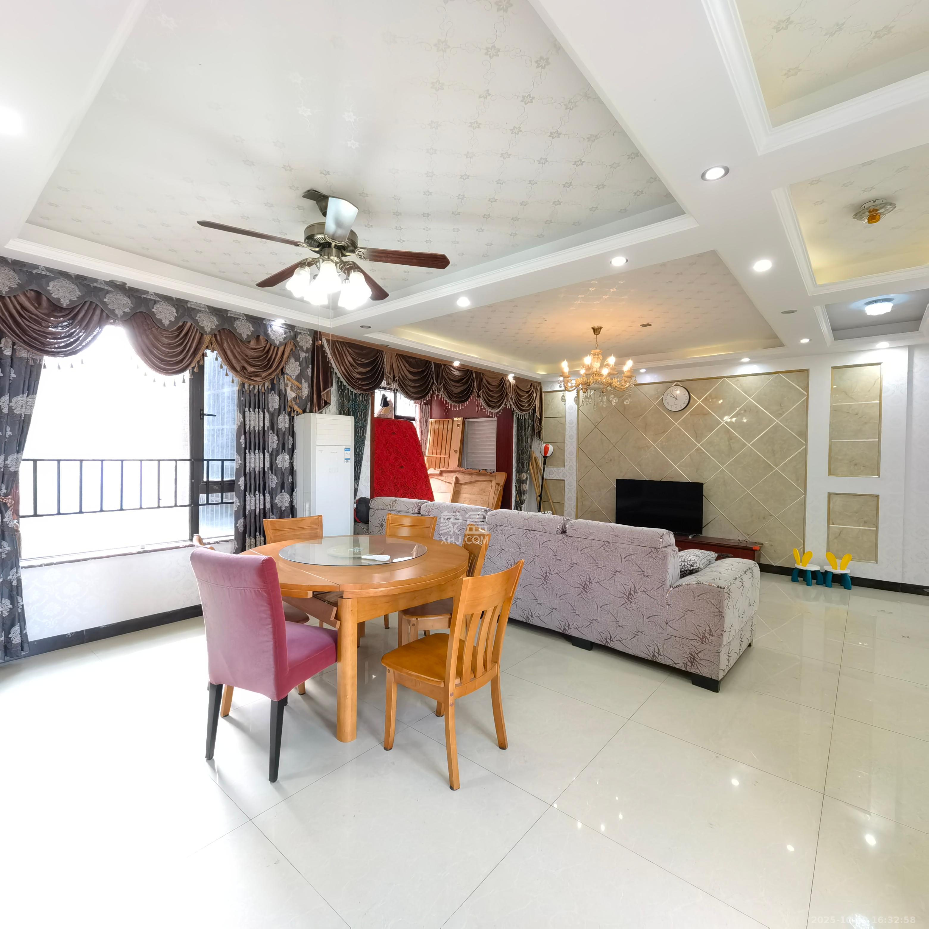 华润凤凰城三期 3室2厅2卫 2600.0元/月 华润凤凰城三期 3室2厅2卫 2600.0元/月室内图