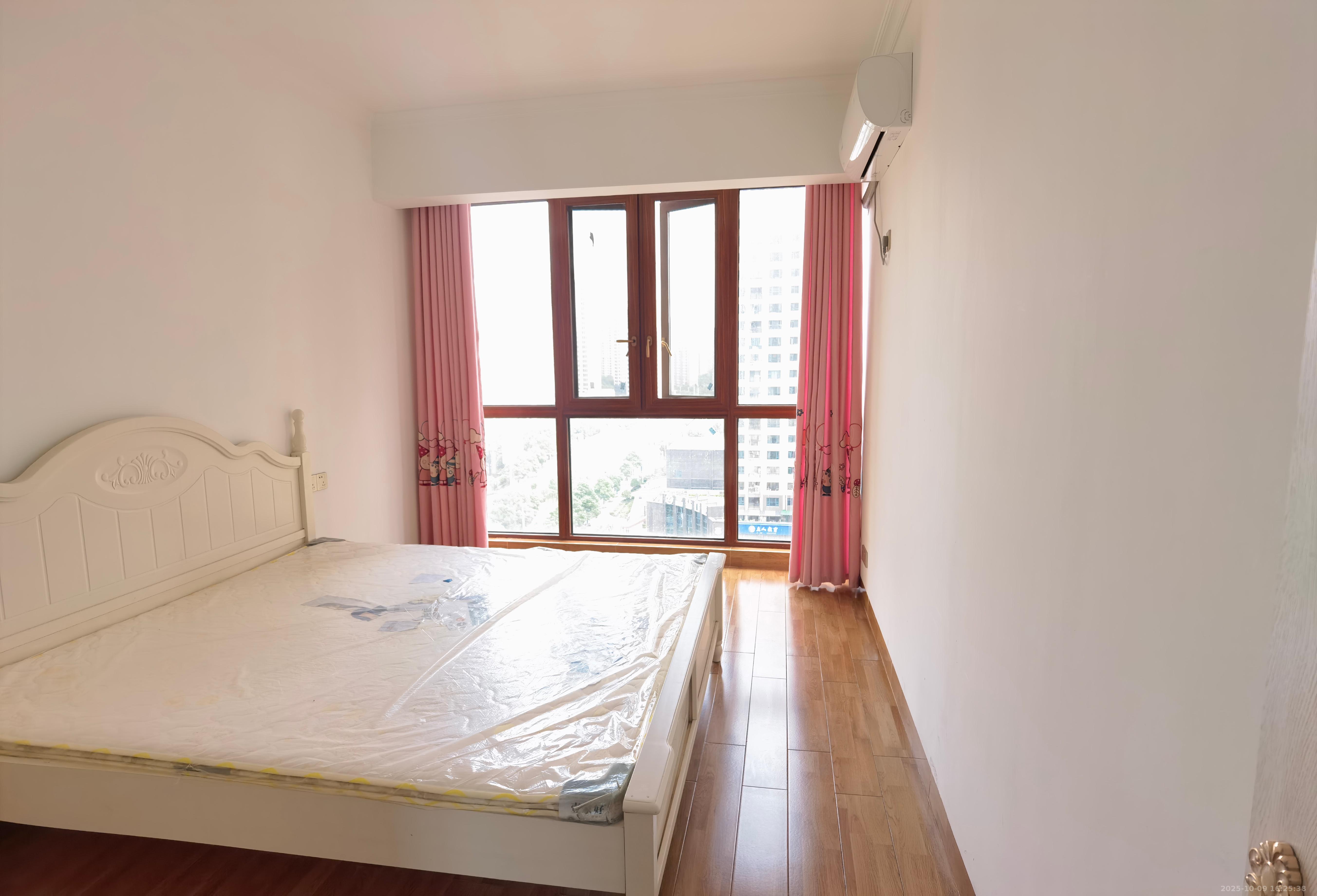 湖景名城 3室2厅2卫 2500.0元/月 湖景名城 3室2厅2卫 2500.0元/月室内图