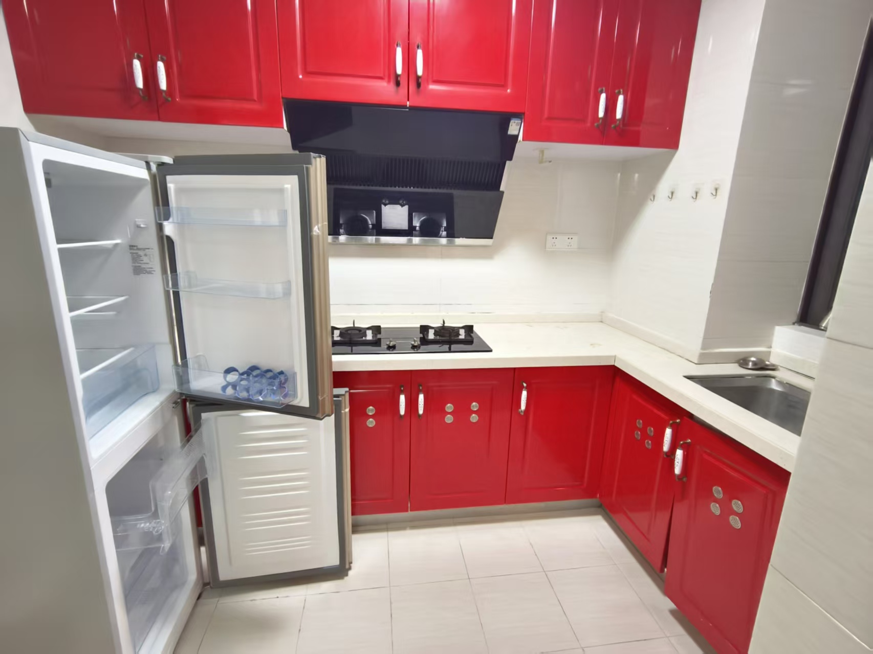 绿地城逸园 3室2厅2卫 2300.0元/月 绿地城逸园 3室2厅2卫 2300.0元/月室内图