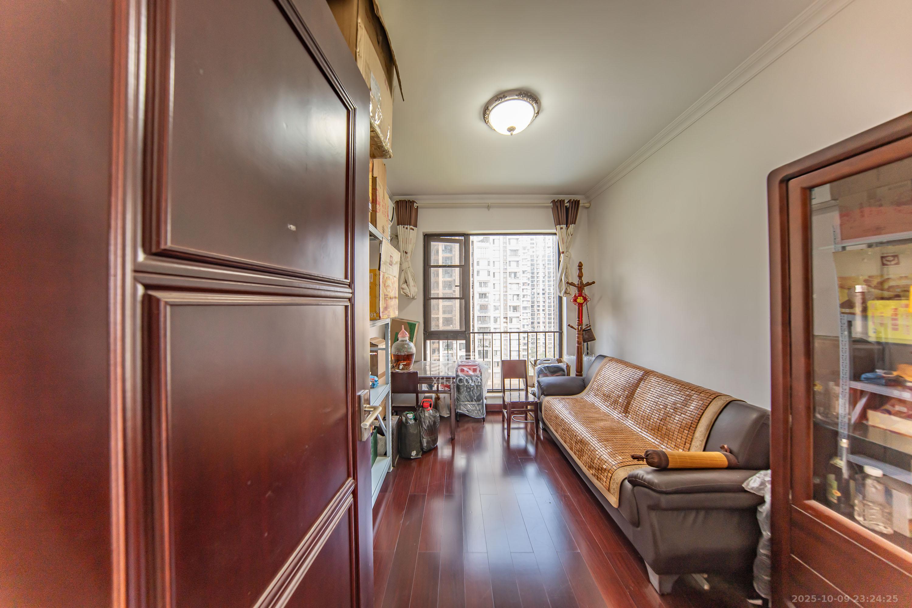 中海国际一期  4室2厅2卫    190.0万卧室