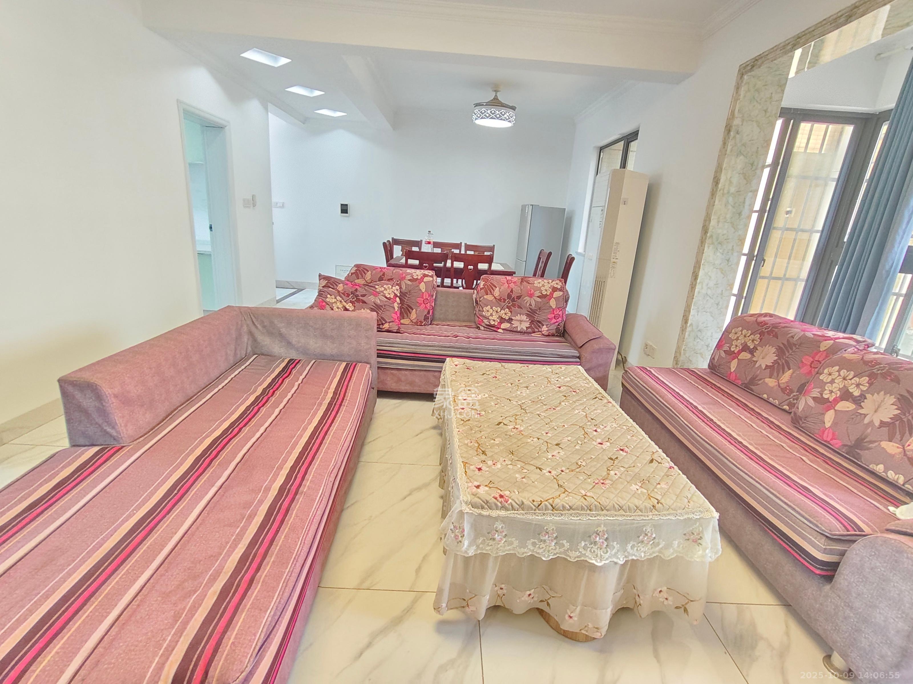 德惠雅苑(众星湘港公馆) 3室2厅2卫 2100.0元/月 德惠雅苑(众星湘港公馆) 3室2厅2卫 2100.0元/月室内图