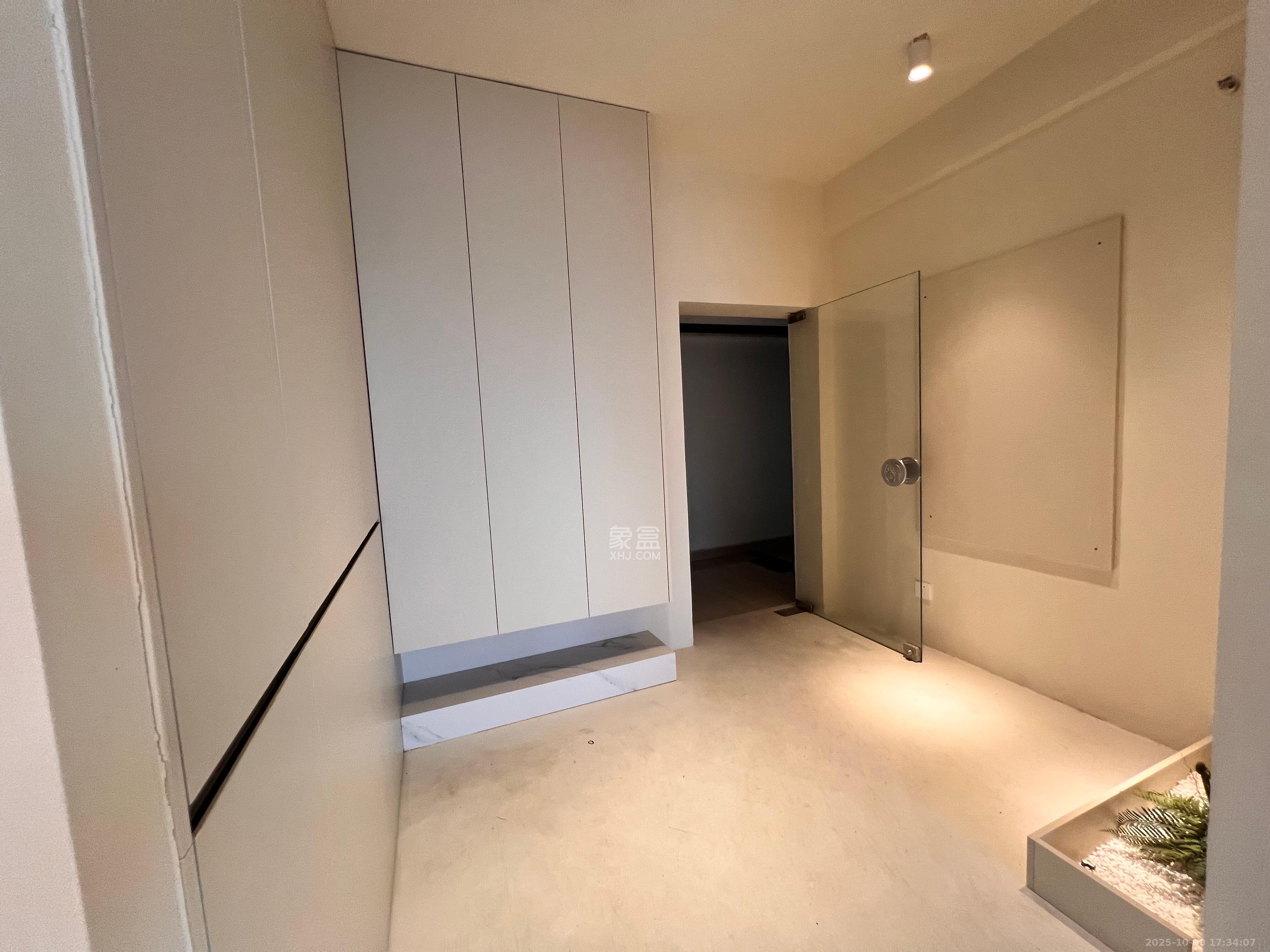 长房中庭国际(东郡华蓉广场) 1室1厅1卫 2500.0元/月 长房中庭国际(东郡华蓉广场) 1室1厅1卫 2500.0元/月室内图