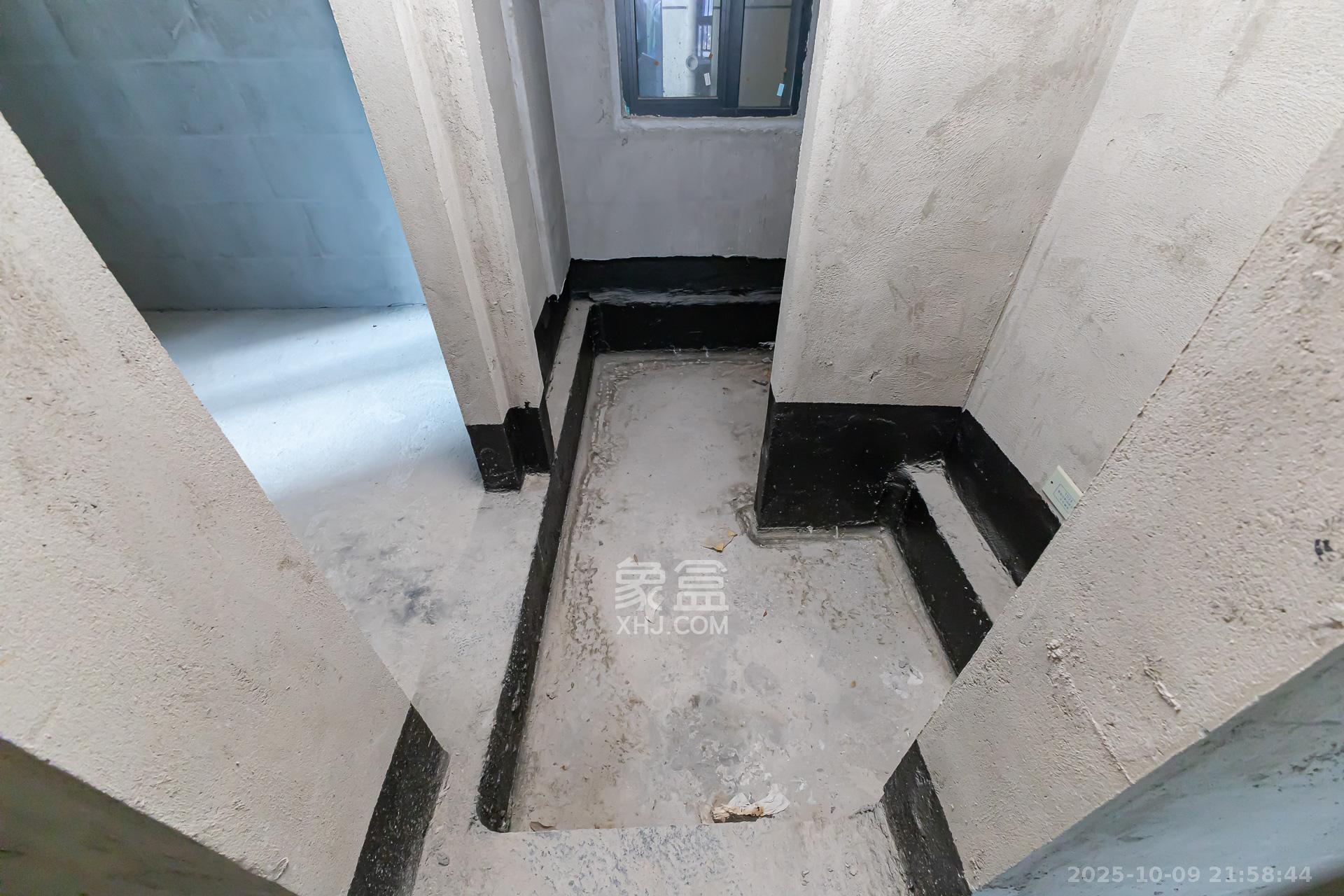 润和滨江广场（润和中央广场）  4室2厅2卫    83.8万卫生间