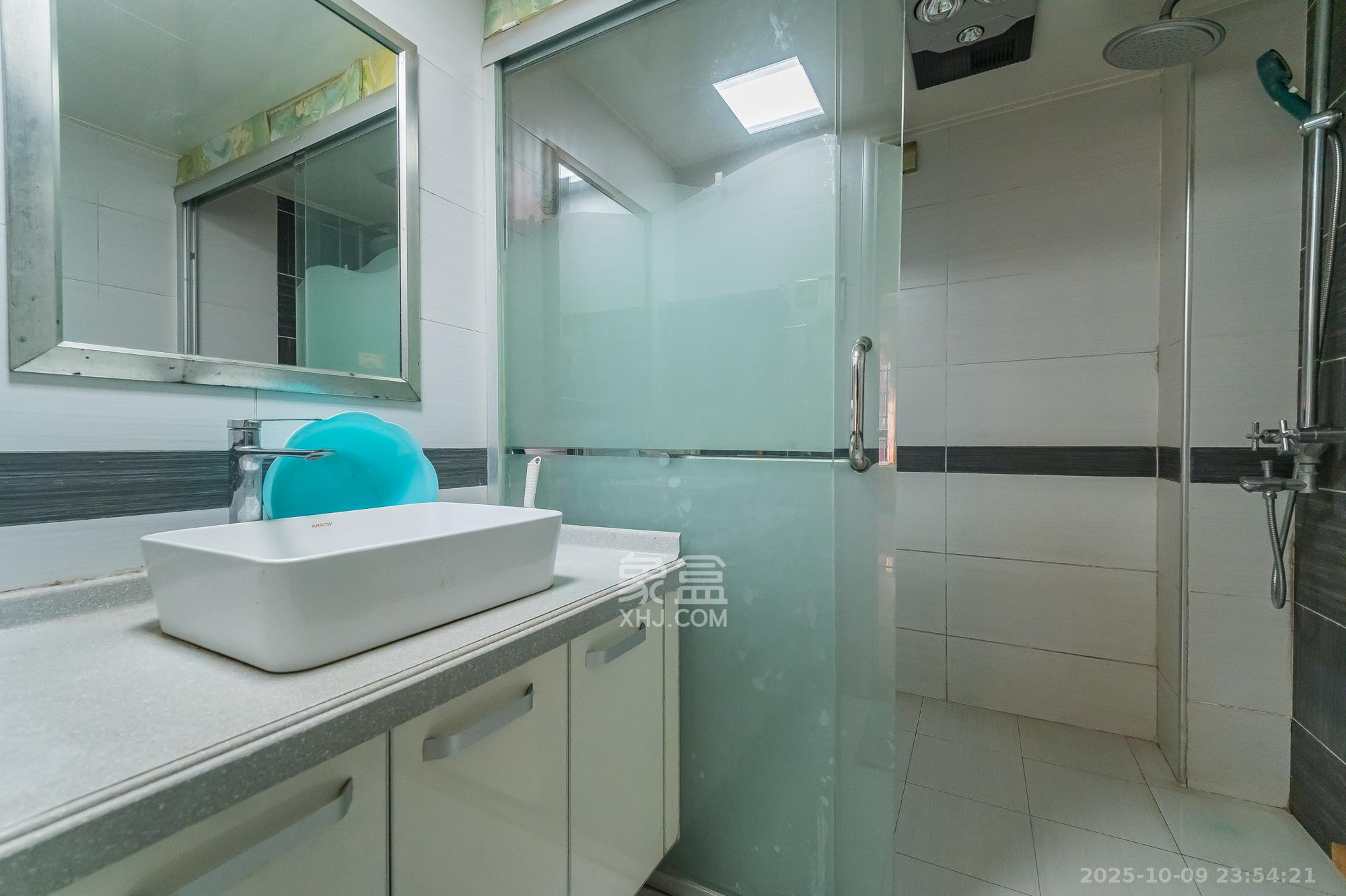 华润凤凰城一期  2室2厅1卫    52.0万卫生间