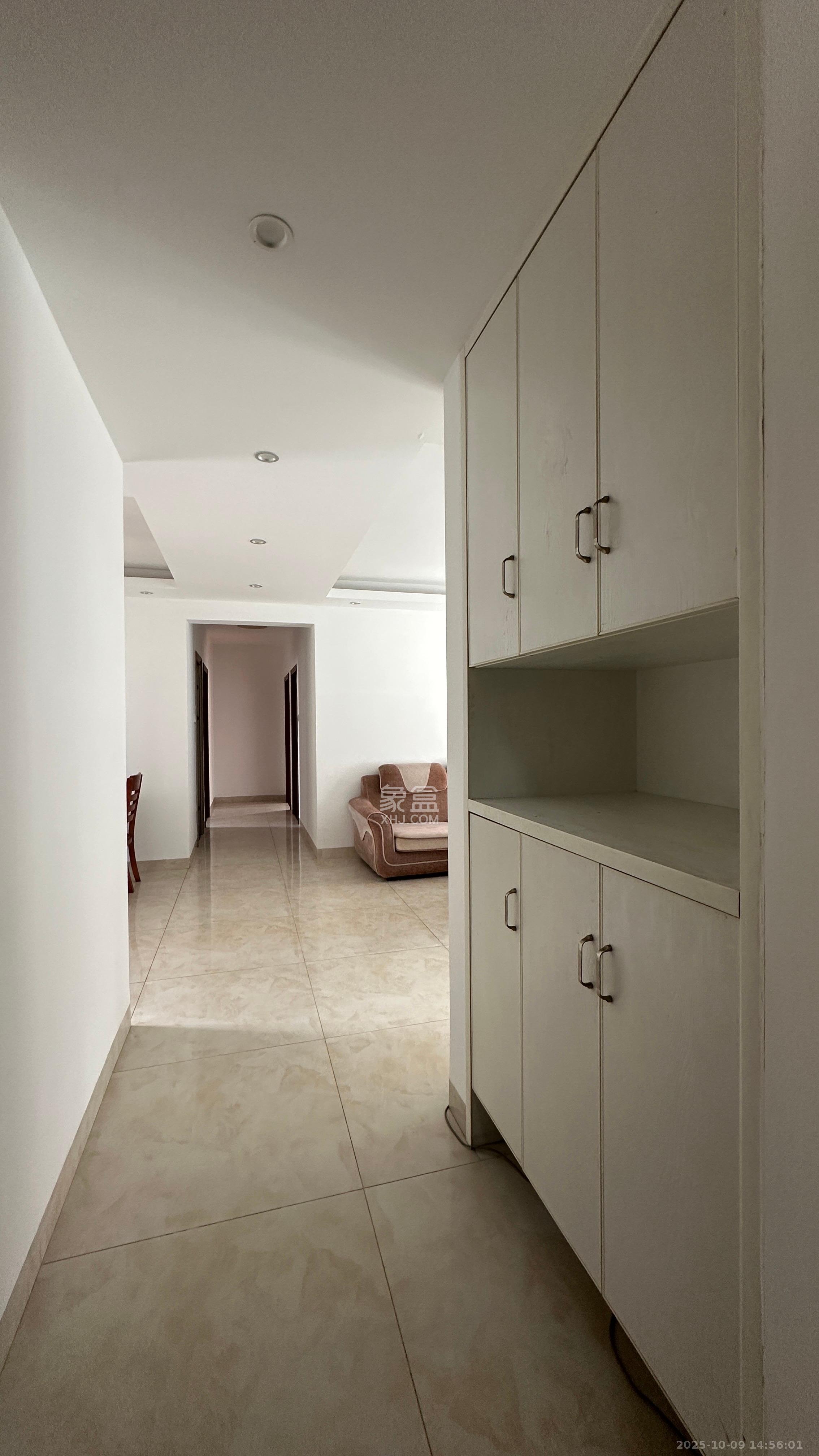 新城国际花都  3室2厅2卫    1800.0元/月室内图