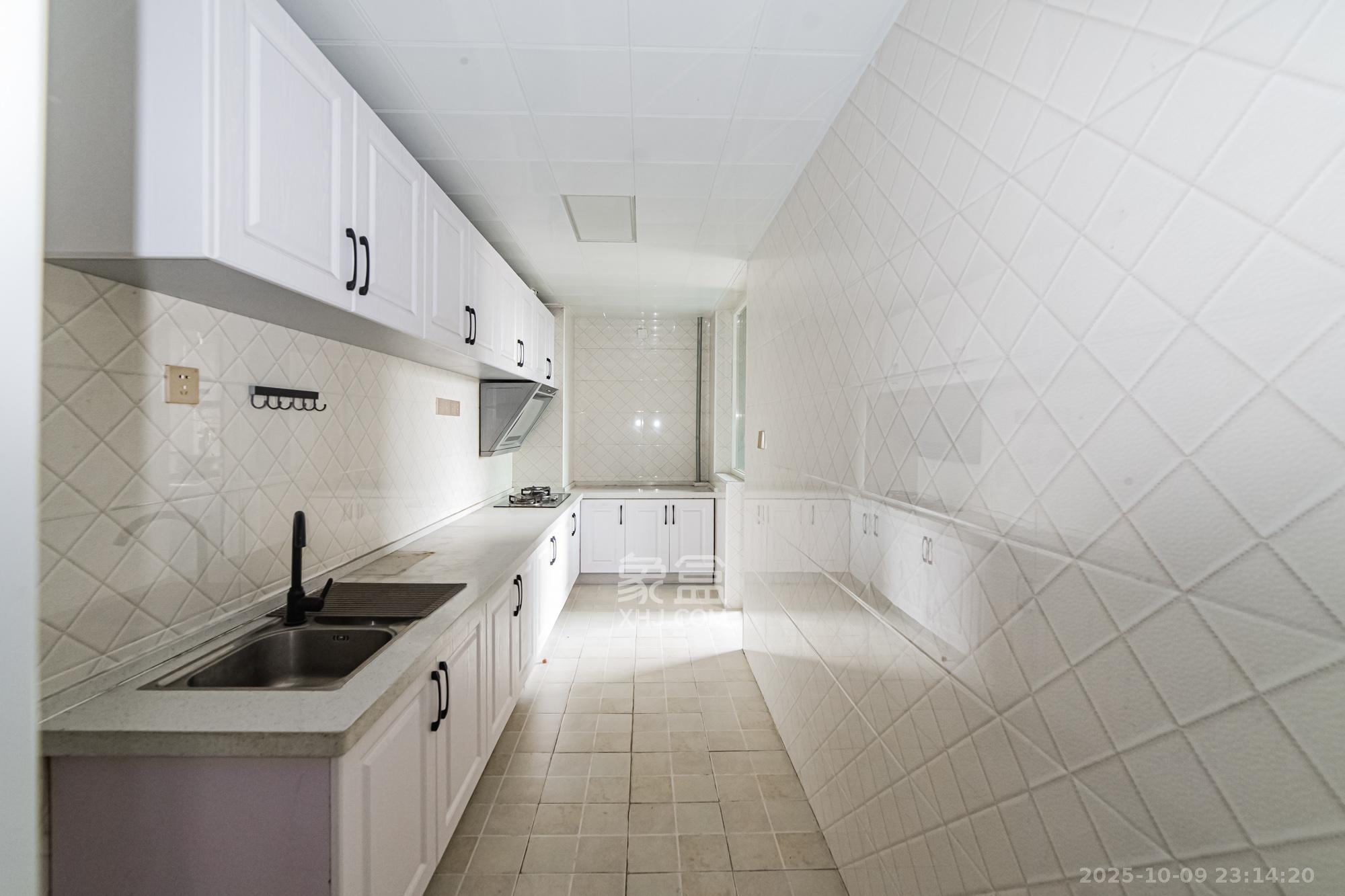 北辰三角洲B2E2区  3室2厅1卫    126.0万 北辰三角洲B2E2区  3室2厅1卫    126.0万厨房