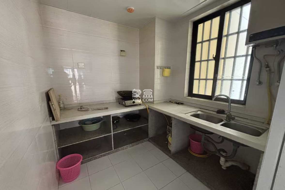 新海小区 2室2厅1卫 1500.0元/月 新海小区 2室2厅1卫 1500.0元/月室内图