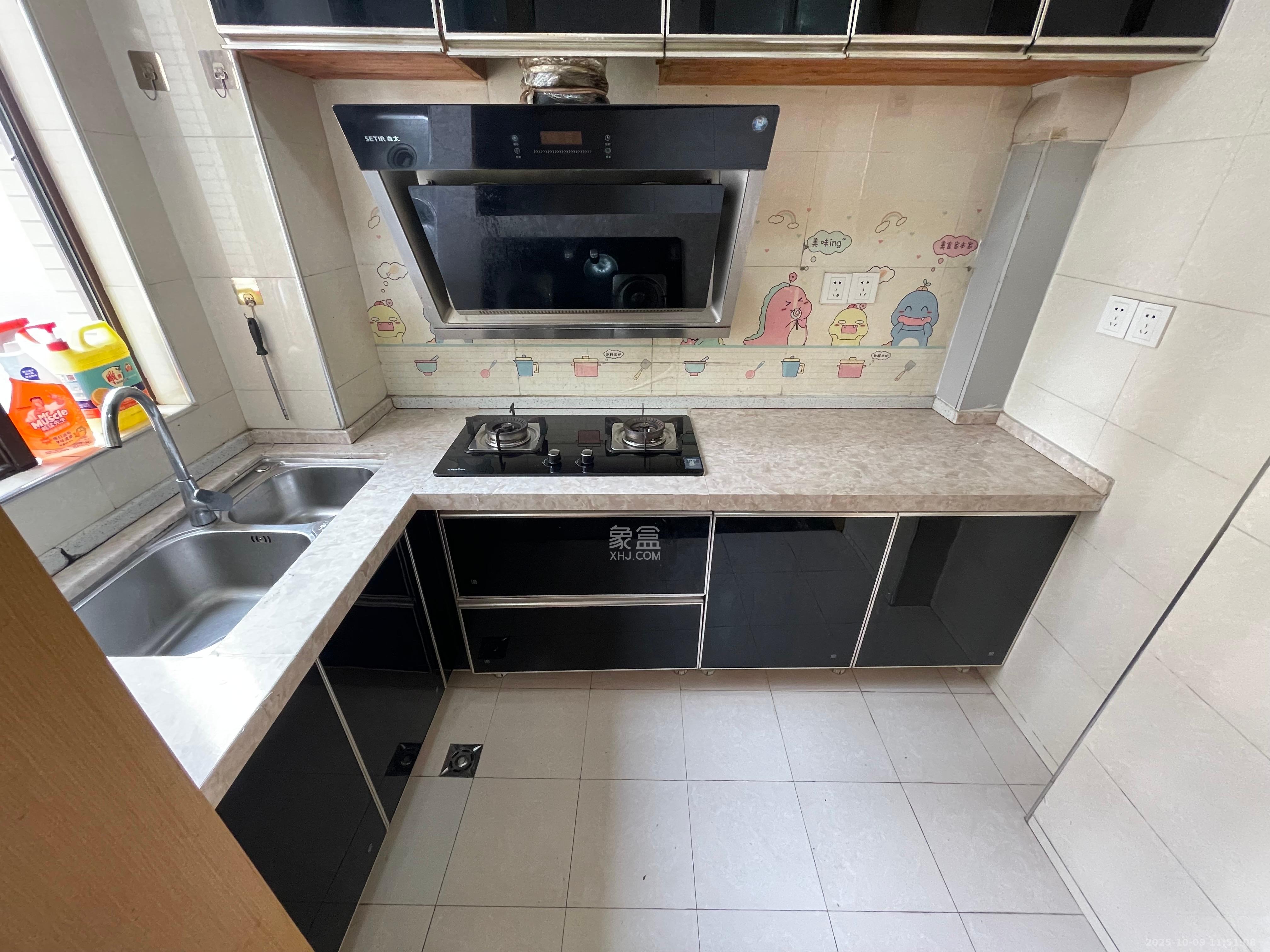 高信向日葵  3室2厅1卫    2600.0元/月室内图