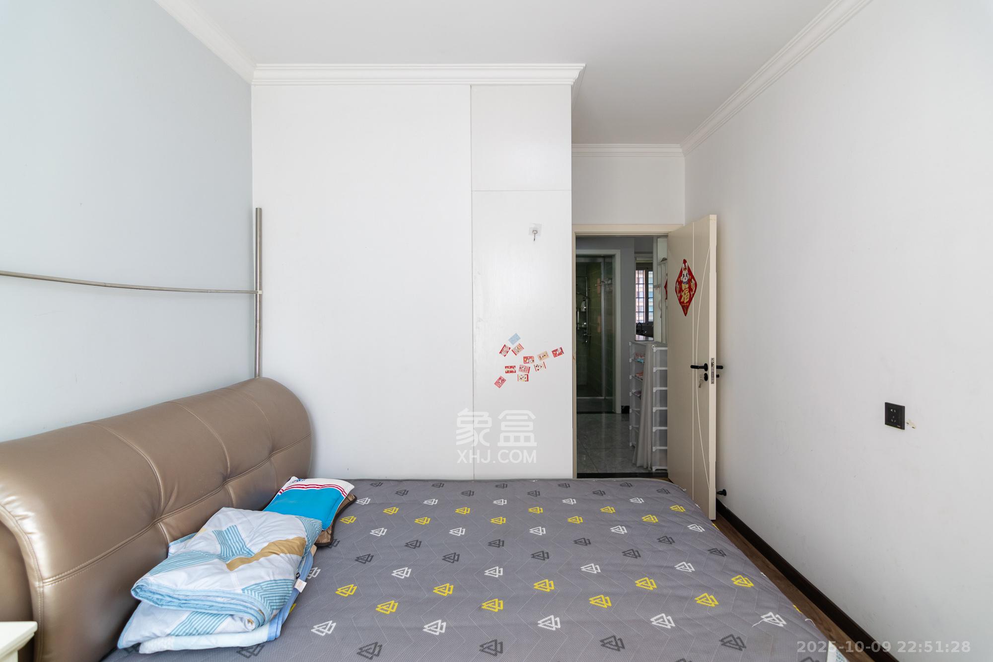 新城国际花都  3室2厅2卫    81.8万卧室