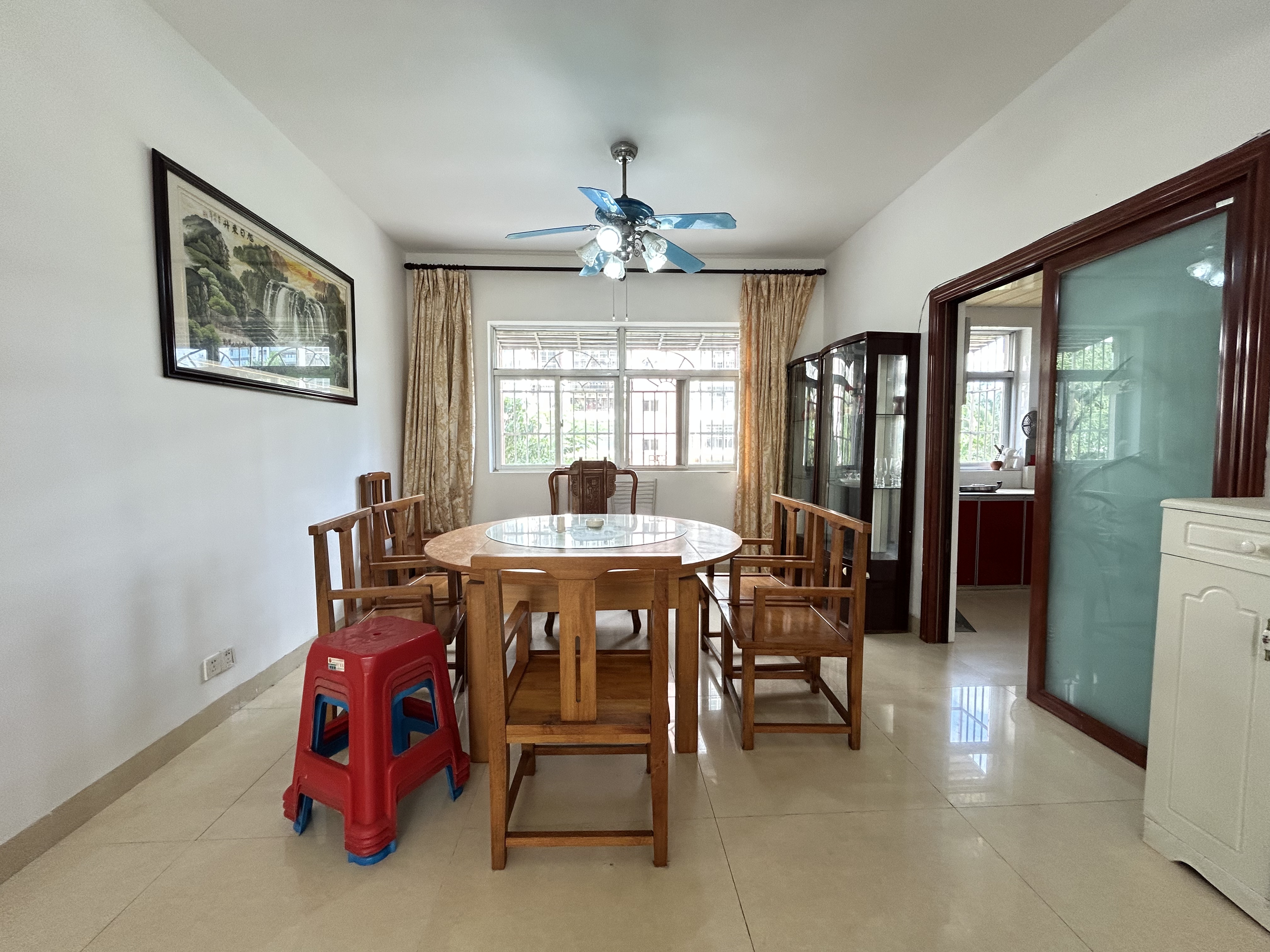 八一小区 3室2厅2卫 2700.0元/月 八一小区 3室2厅2卫 2700.0元/月室内图