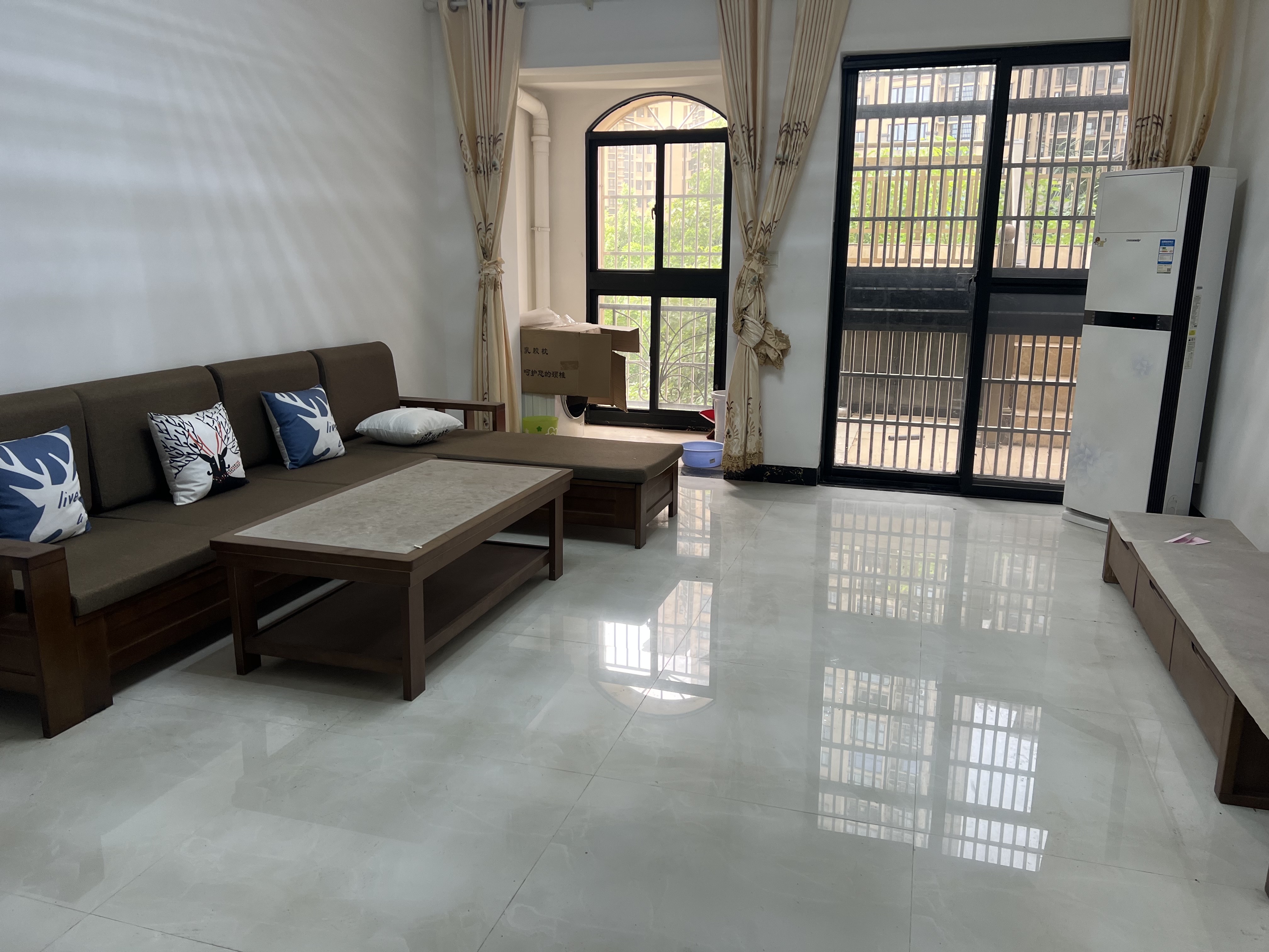 翡翠水城(住宅)  3室2厅1卫    3700.0元/月 翡翠水城(住宅)  3室2厅1卫    3700.0元/月