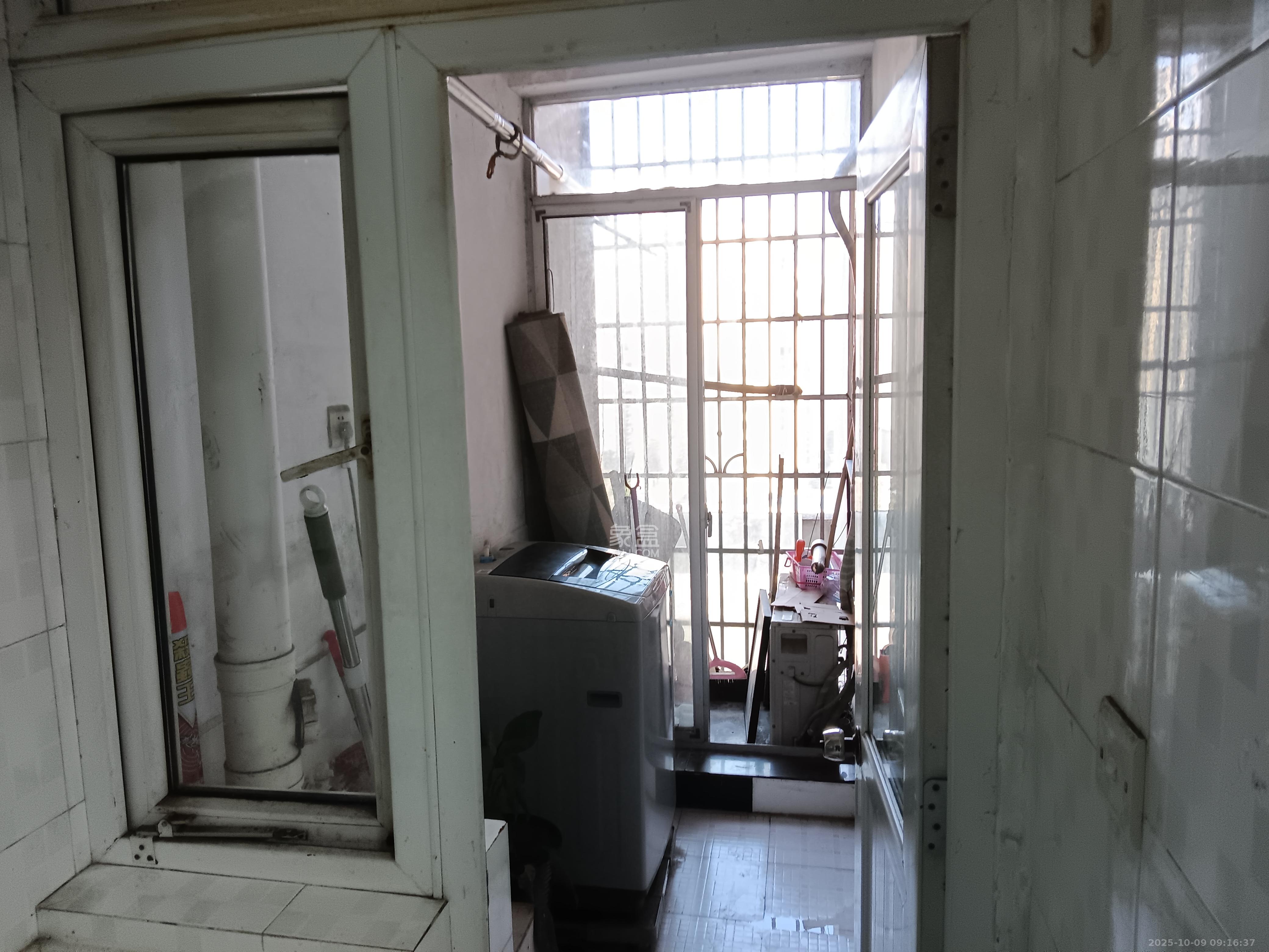 申奥美域  3室1厅1卫    2000.0元/月室内图