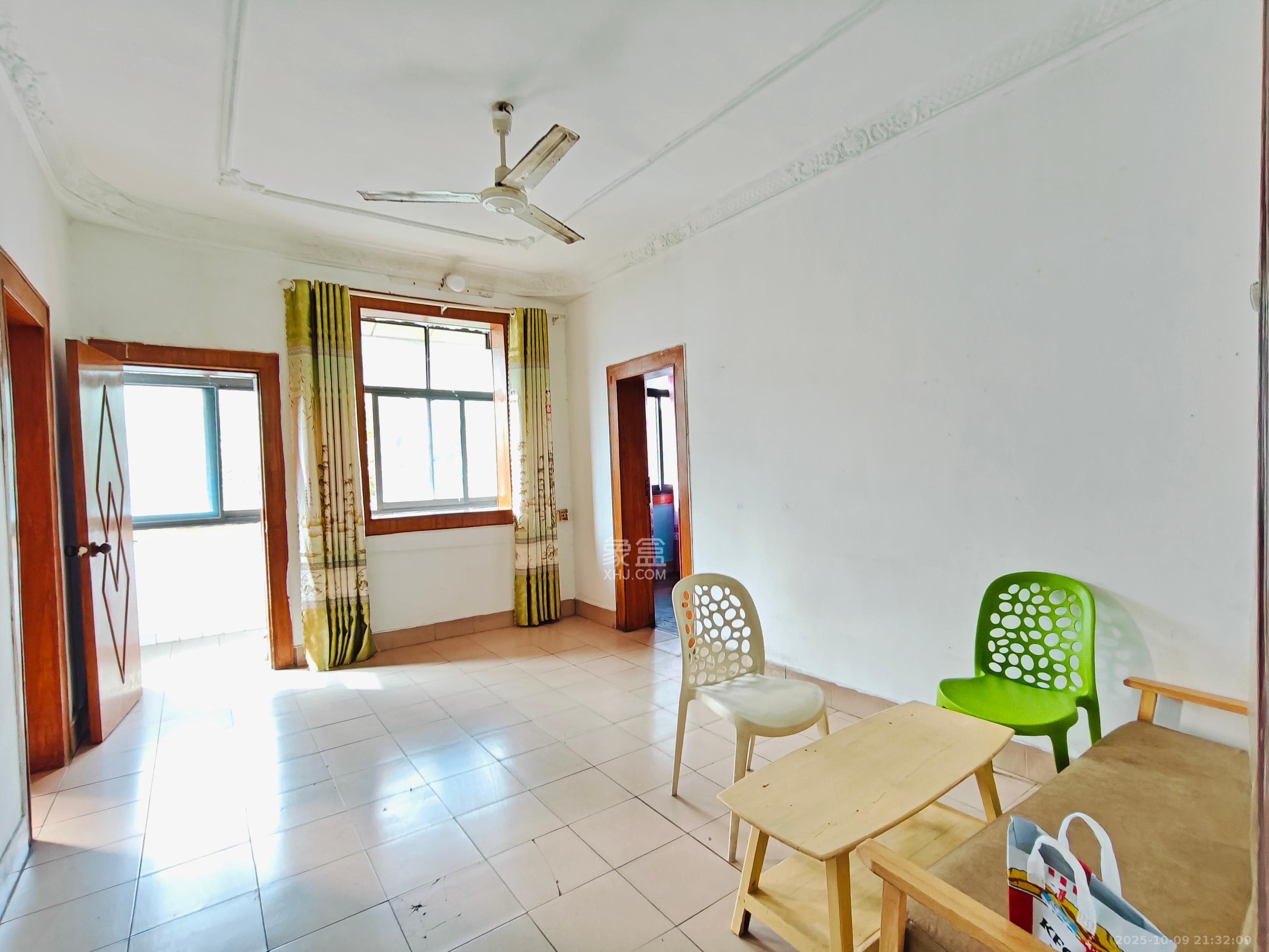 识字里社区  2室1厅1卫    1500.0元/月室内图