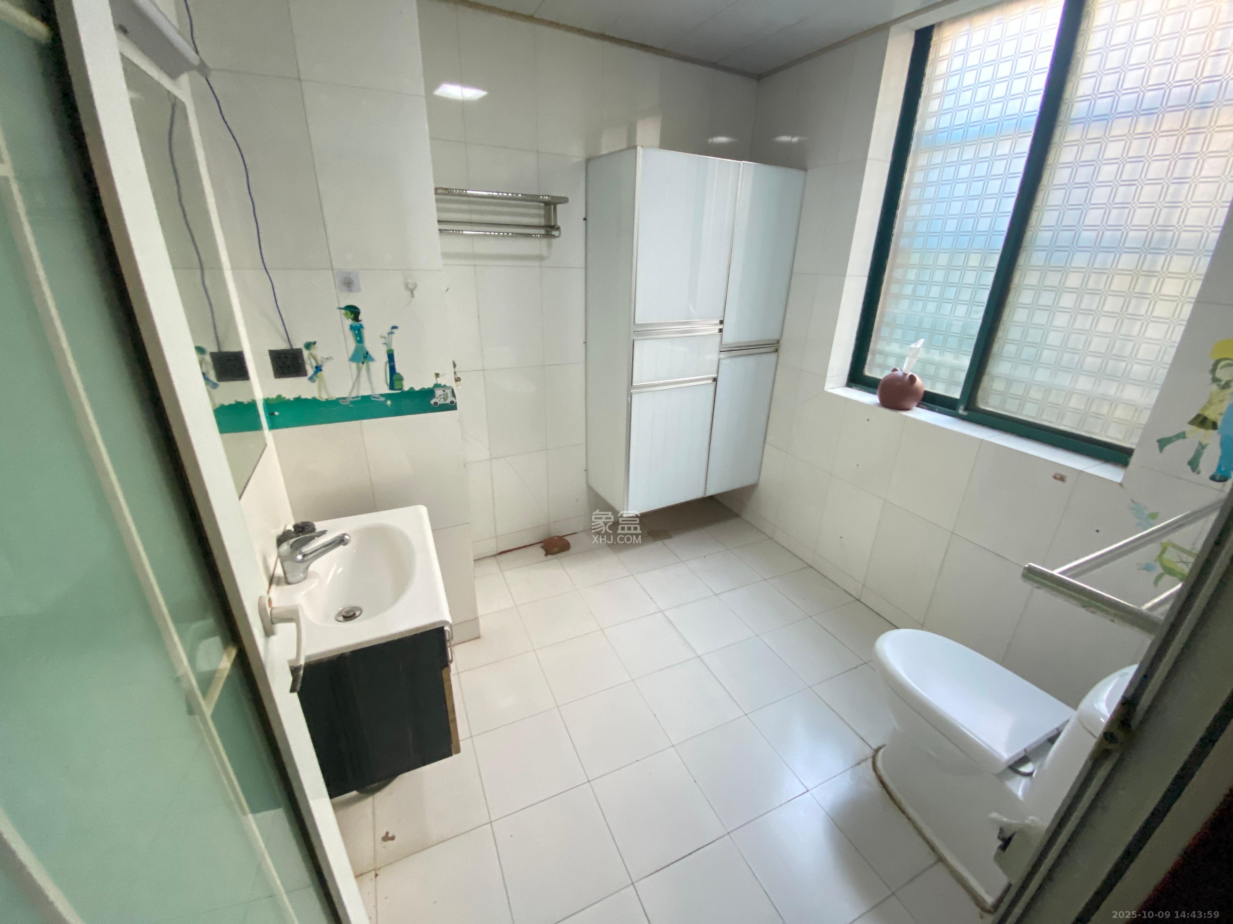 华盛家园 3室2厅2卫 2100.0元/月 华盛家园 3室2厅2卫 2100.0元/月室内图