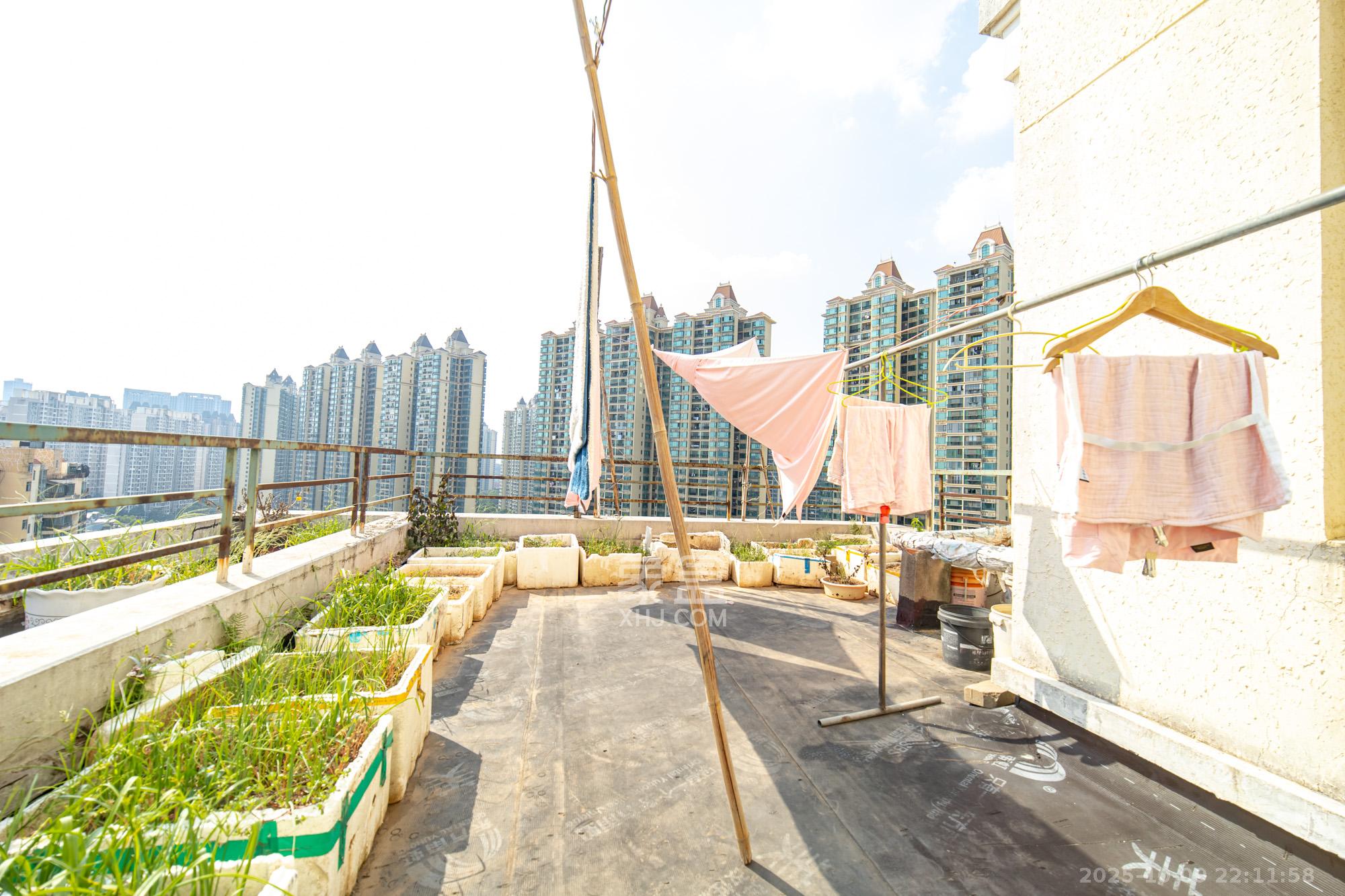 圣爵菲斯  4室2厅1卫    188.0万 圣爵菲斯  4室2厅1卫    188.0万阳台