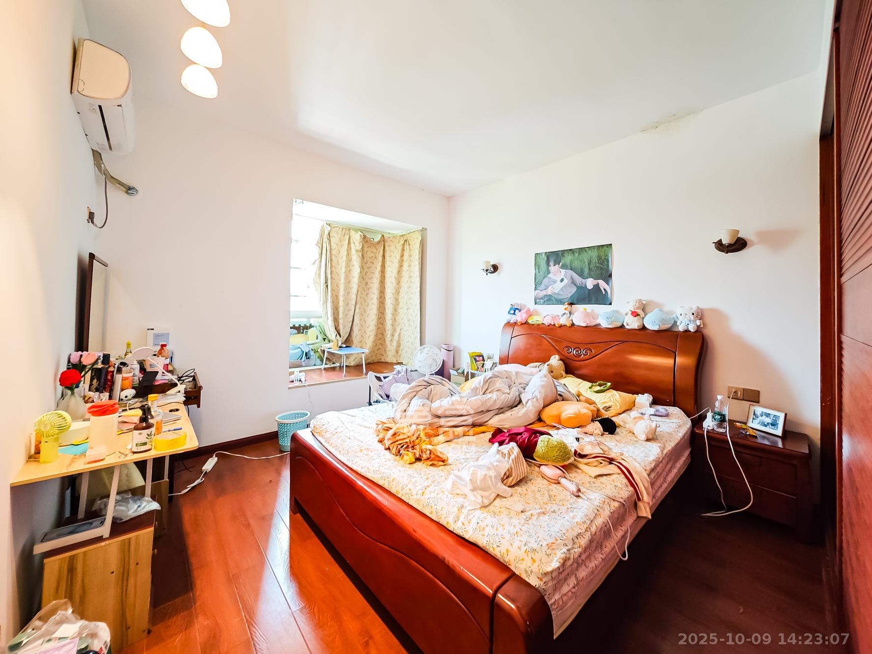 华江乐天花亭  3室2厅2卫    82.0万卧室