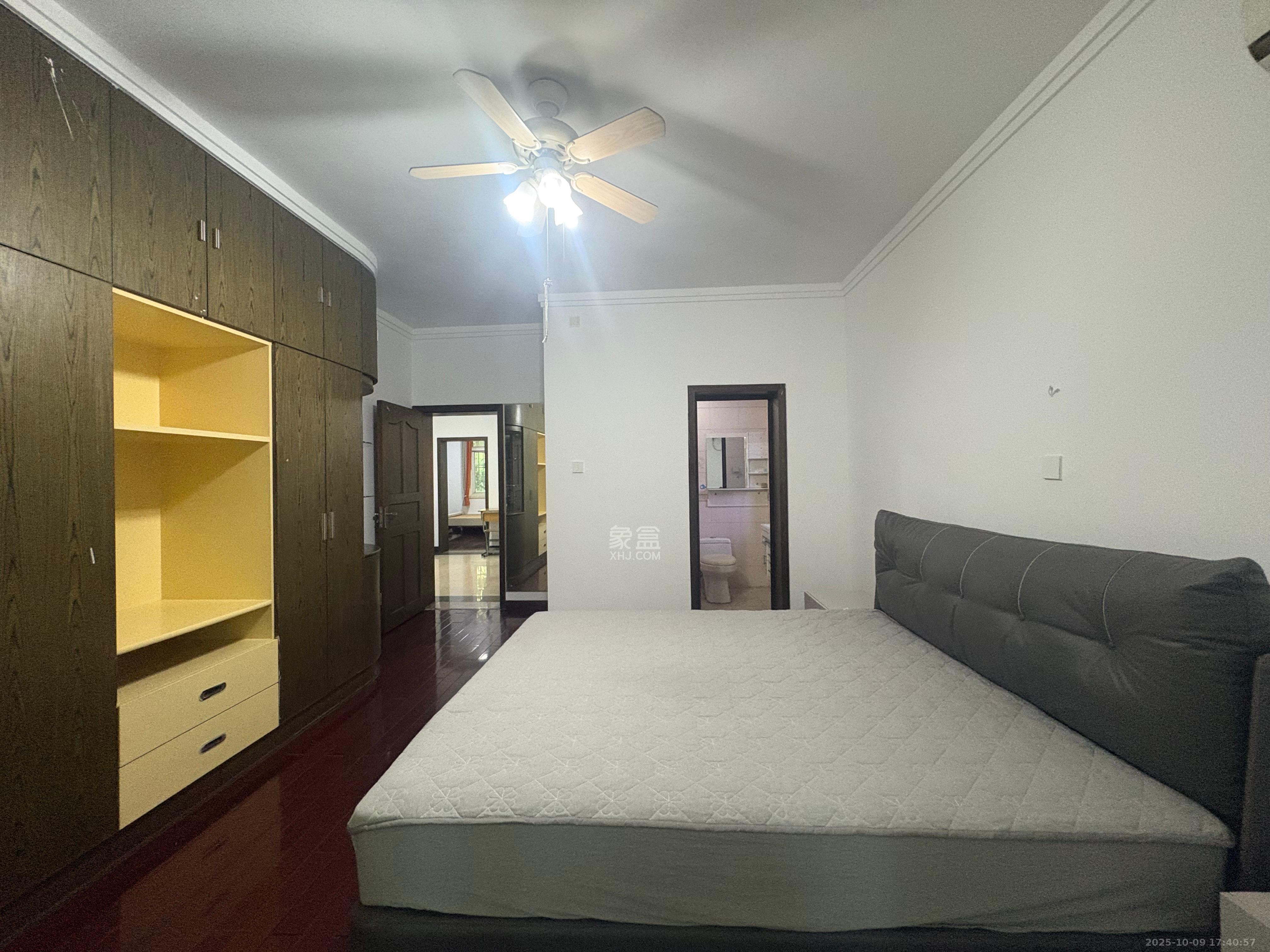 欣安小区  4室2厅2卫    1700.0元/月室内图