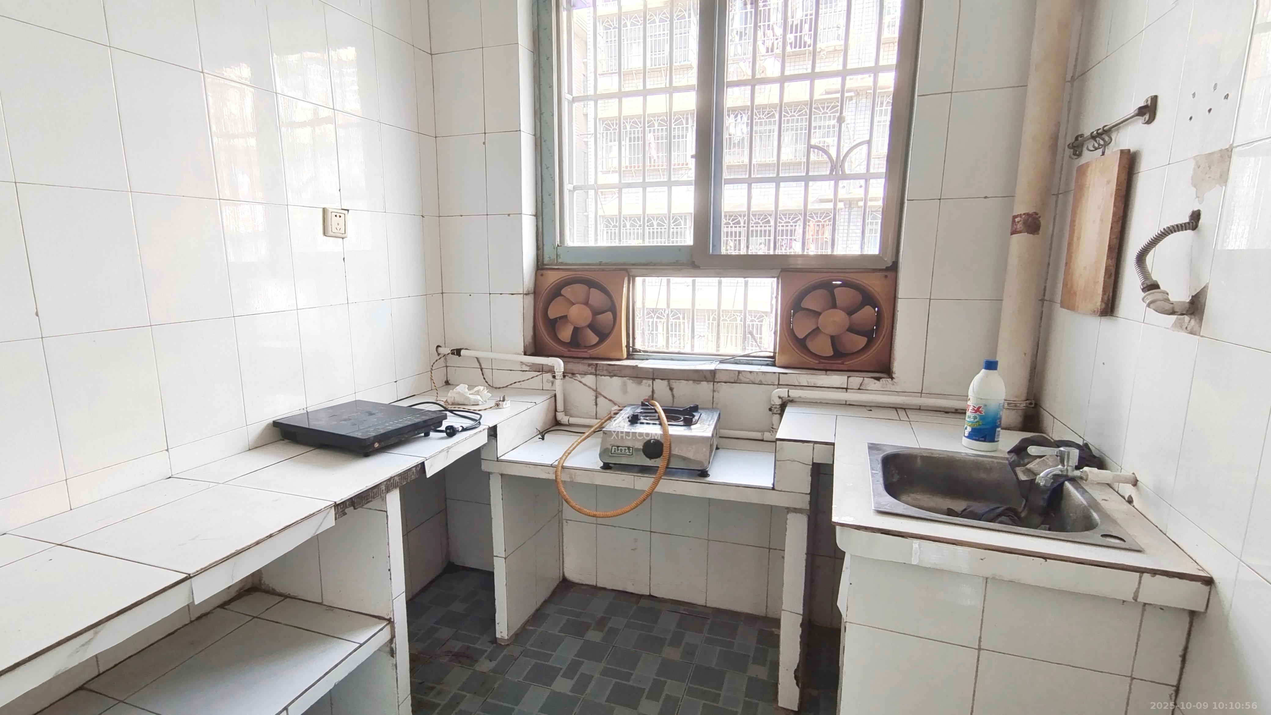 扬帆小区  1室1厅1卫    1300.0元/月 扬帆小区  1室1厅1卫    1300.0元/月室内图