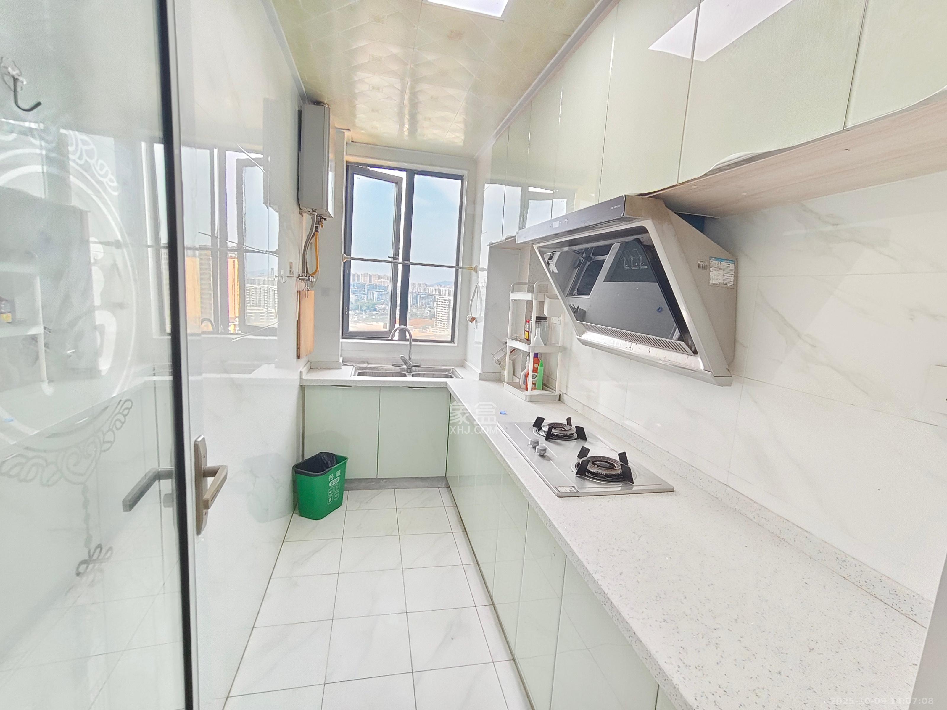 德惠雅苑(众星湘港公馆) 3室2厅2卫 2100.0元/月 德惠雅苑(众星湘港公馆) 3室2厅2卫 2100.0元/月室内图