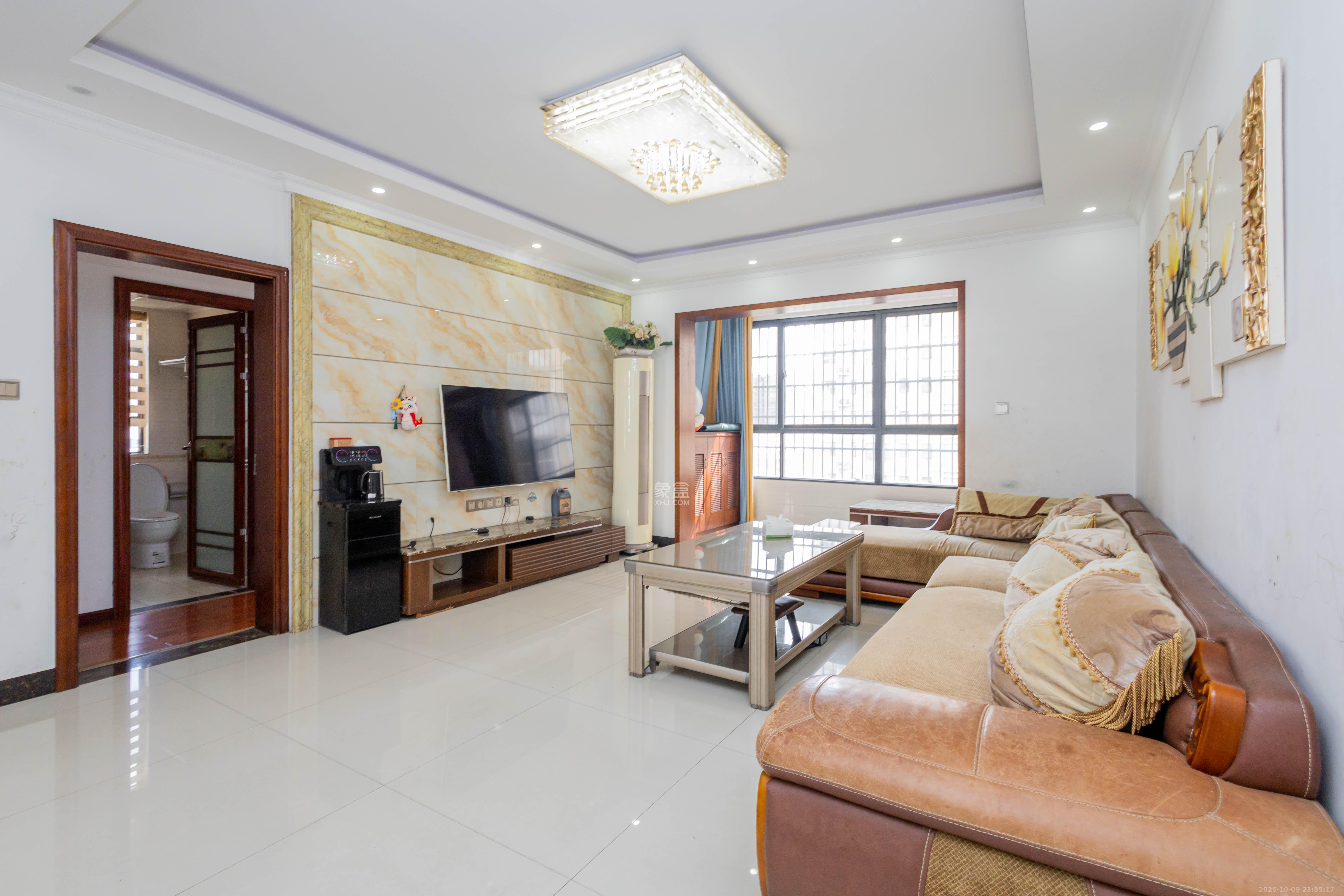 中国铁建国际城二期  4室2厅2卫    92.0万客厅