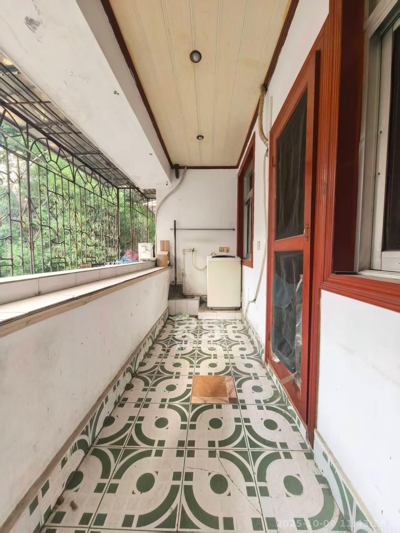 湘农桥社区 3室2厅2卫 2200.0元/月 湘农桥社区 3室2厅2卫 2200.0元/月室内图