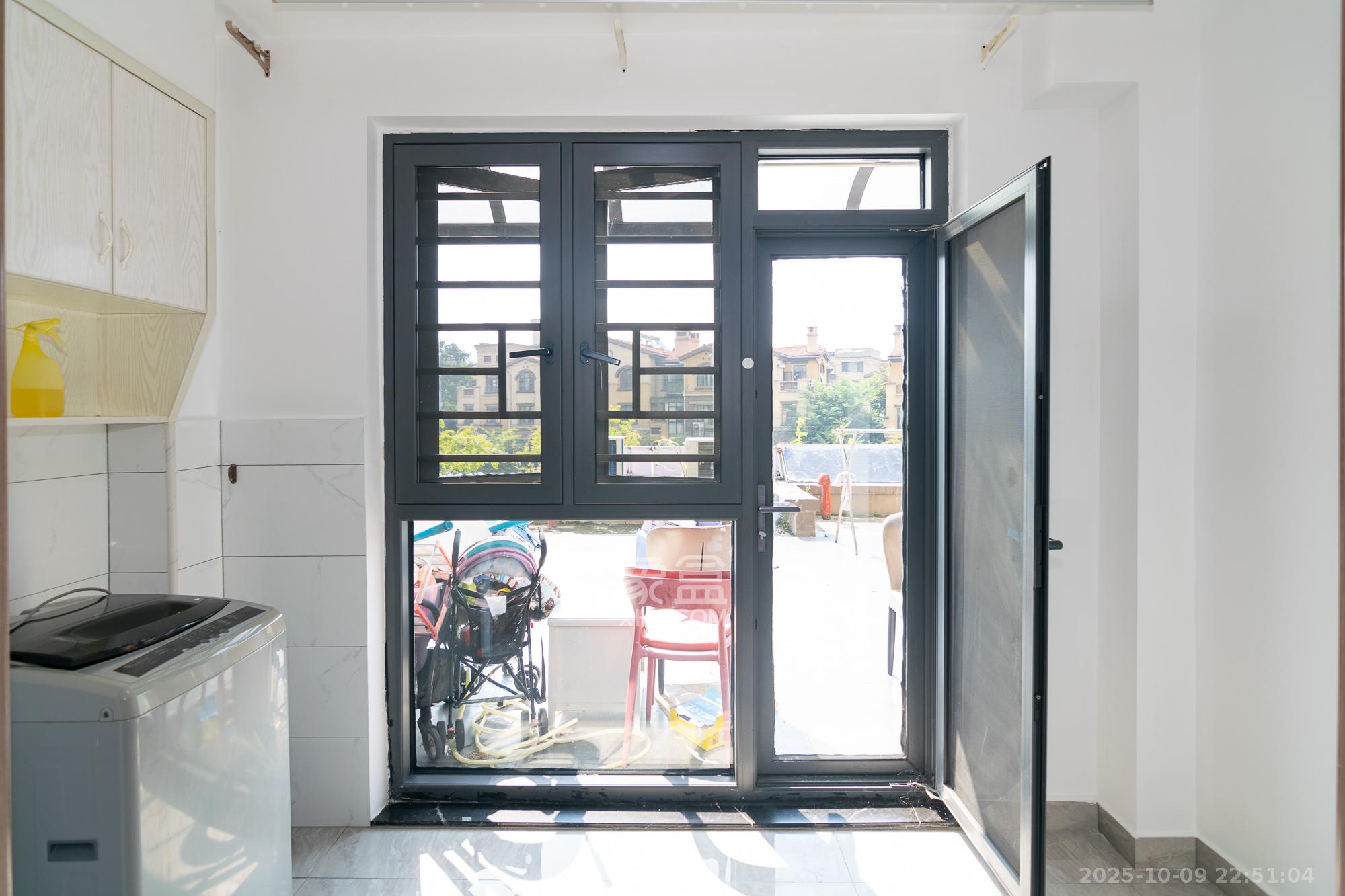 金地三千府（金地湖山樾、金地自在城）  3室2厅1卫    58.0万阳台