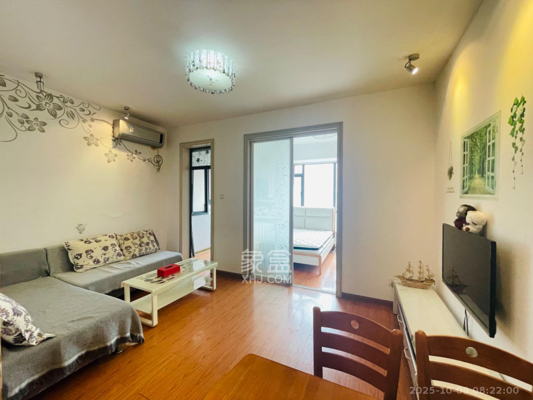 金领家族  1室1厅1卫    1400.0元/月 金领家族  1室1厅1卫    1400.0元/月