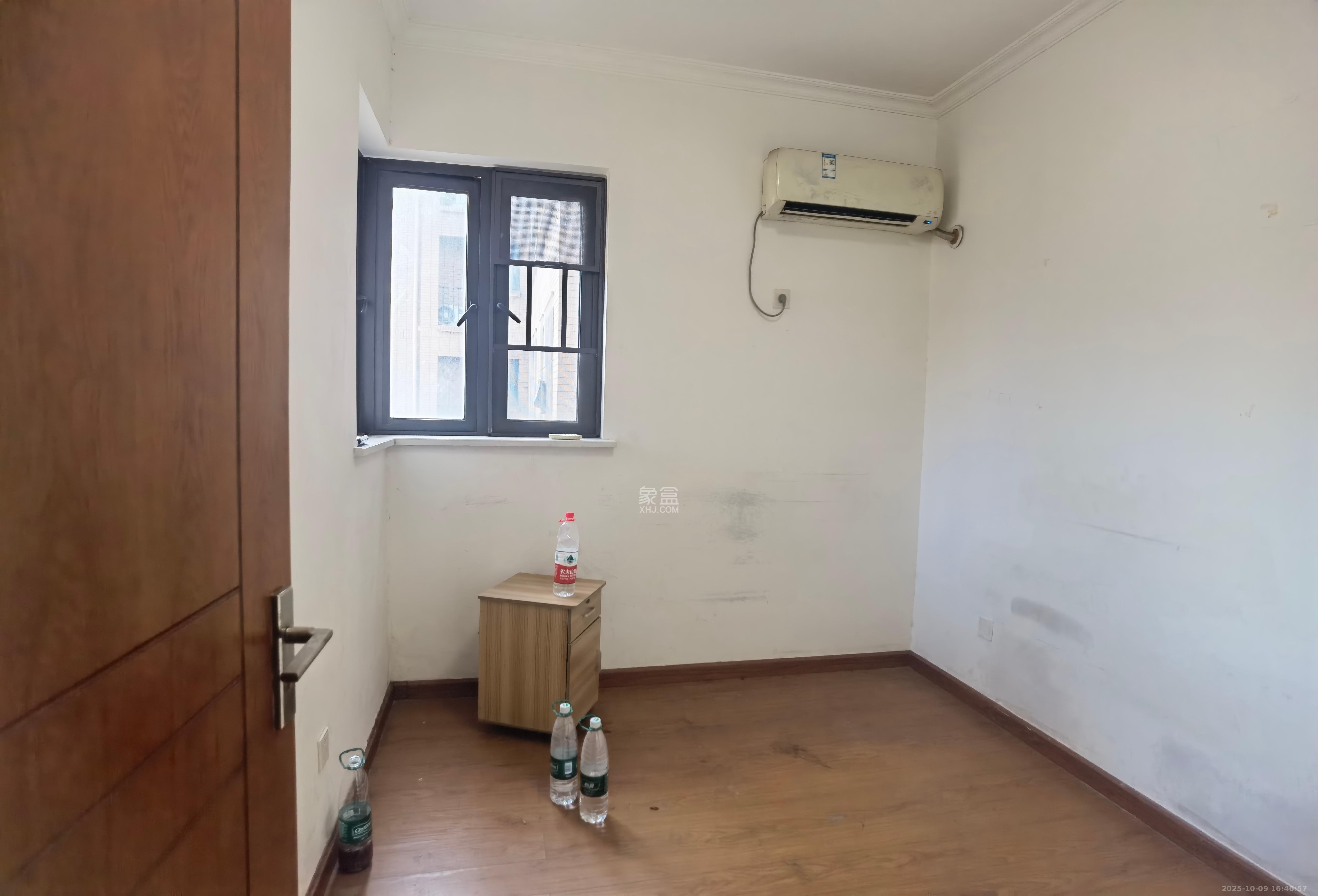 中信凯旋蓝岸（中信新城三期）  3室2厅1卫    1800.0元/月室内图