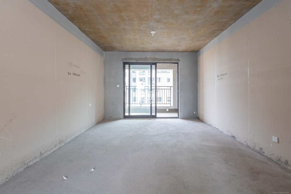 新城恒伟汇隽风华 4室2厅2卫 89.8万 新城恒伟汇隽风华 4室2厅2卫 89.8万客厅