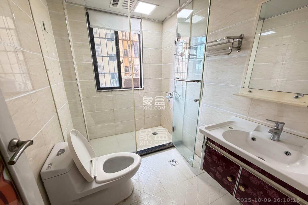 康斯丹郡(融程领秀佳园) 3室2厅2卫 2200.0元/月 康斯丹郡(融程领秀佳园) 3室2厅2卫 2200.0元/月室内图