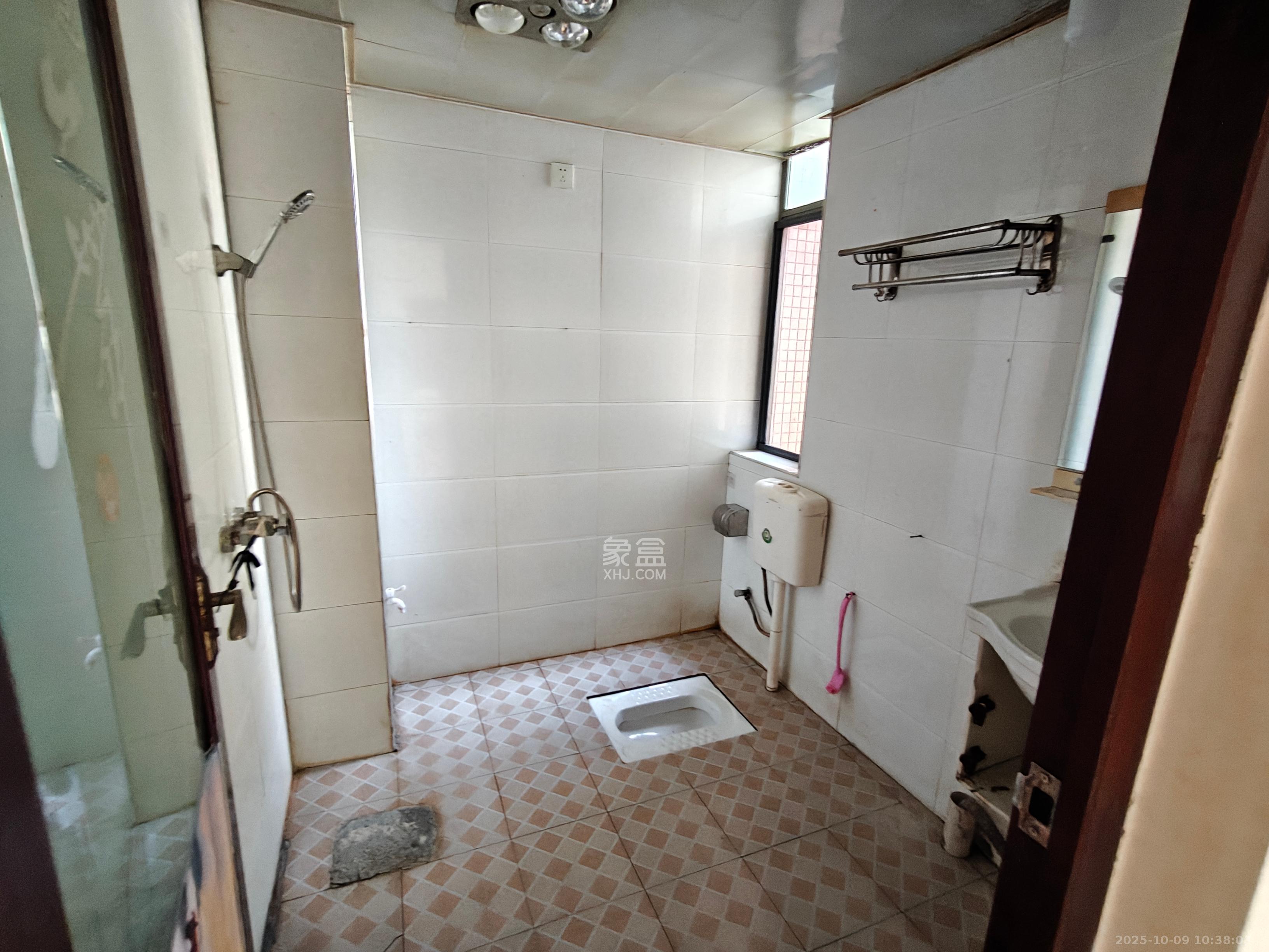 新城新世界一二三期 3室2厅1卫 2400.0元/月 新城新世界一二三期 3室2厅1卫 2400.0元/月室内图