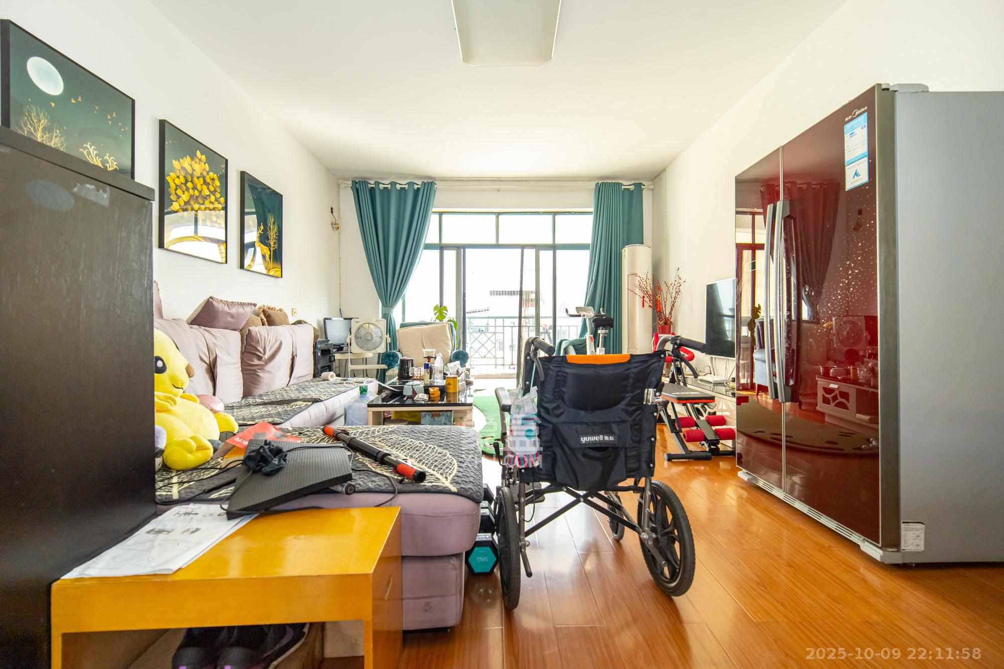 圣爵菲斯  4室2厅1卫    188.0万 圣爵菲斯  4室2厅1卫    188.0万客厅