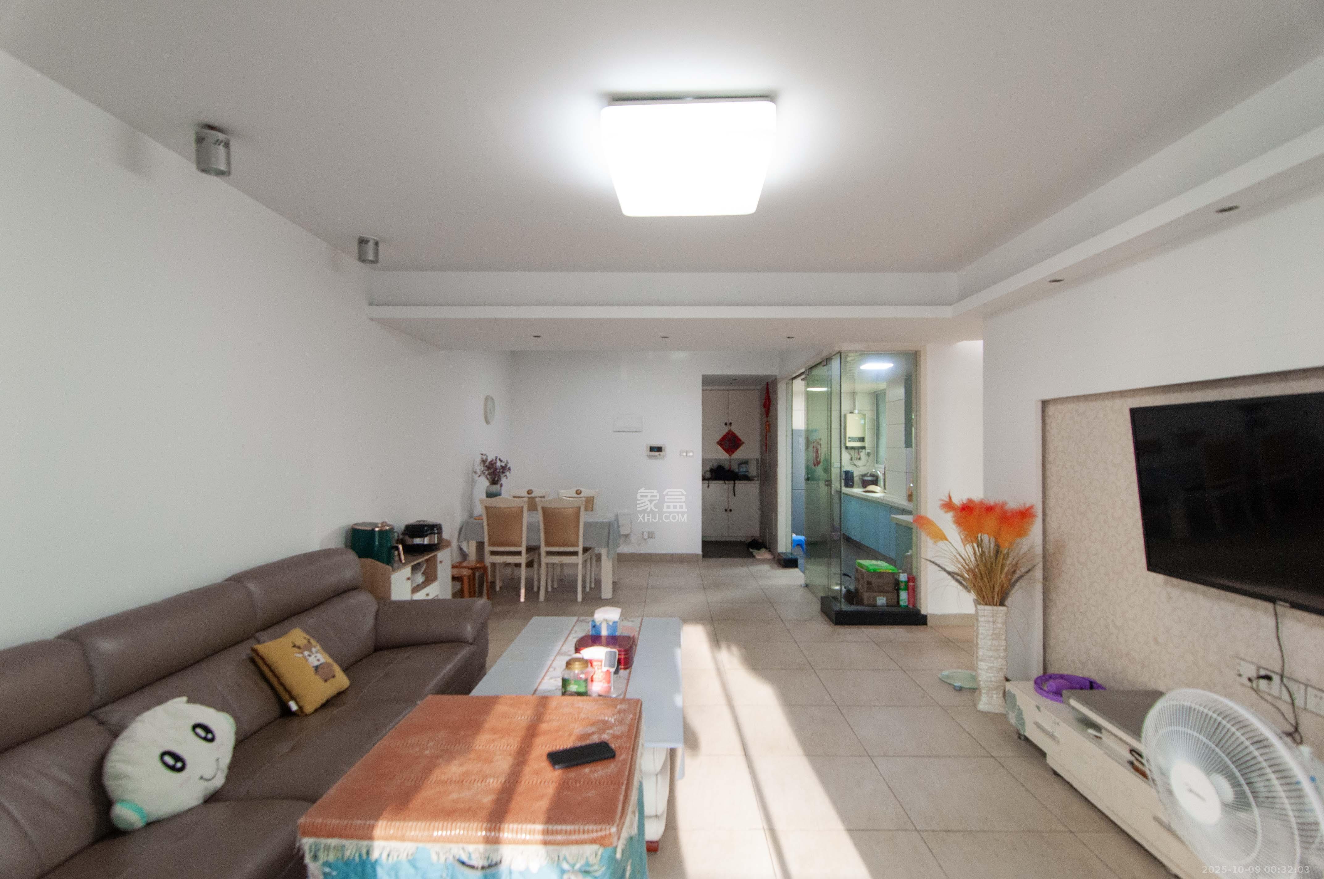 格林星城  3室2厅2卫    108.0万客厅