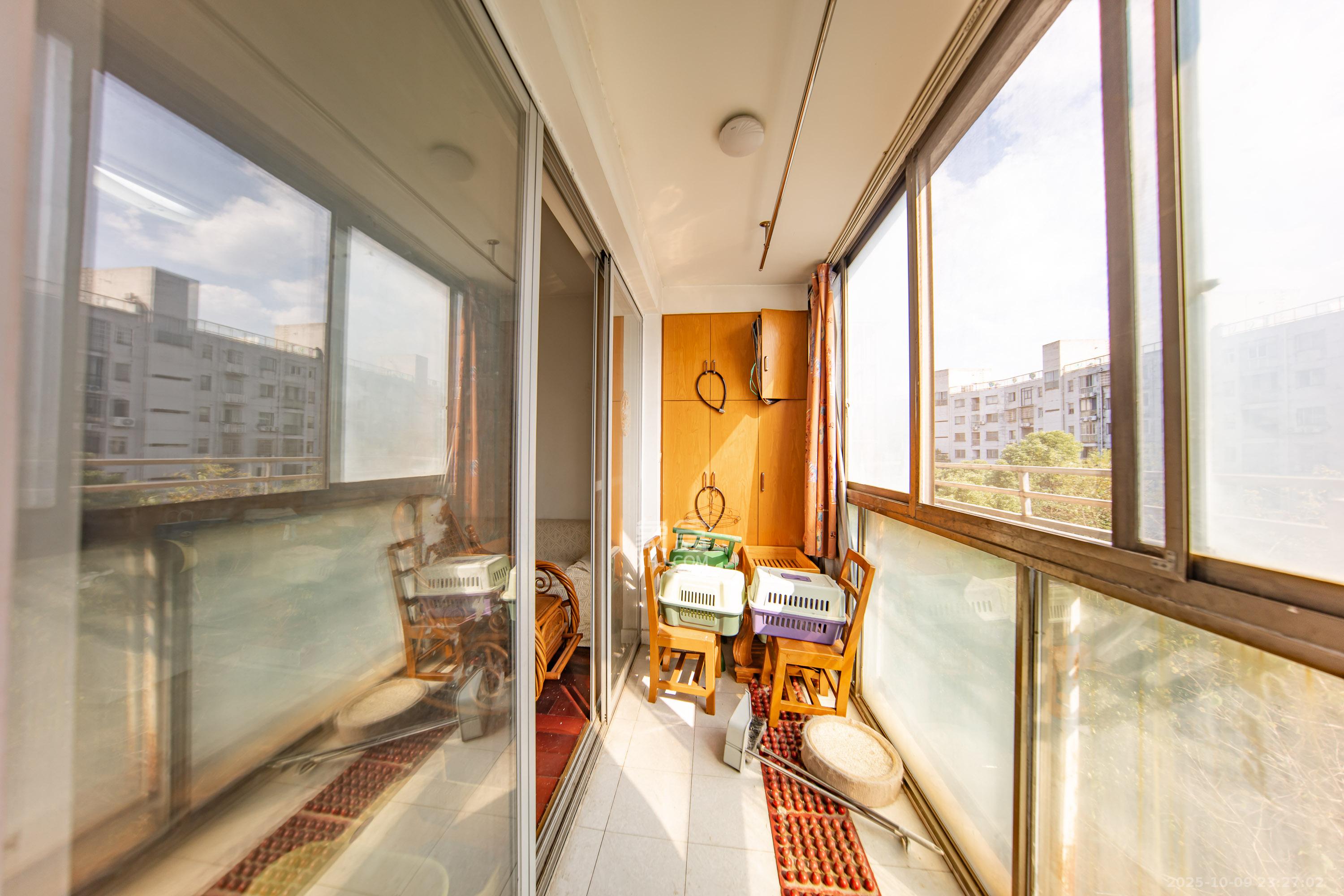 阳光100二期  2室2厅1卫    76.0万 阳光100二期  2室2厅1卫    76.0万阳台