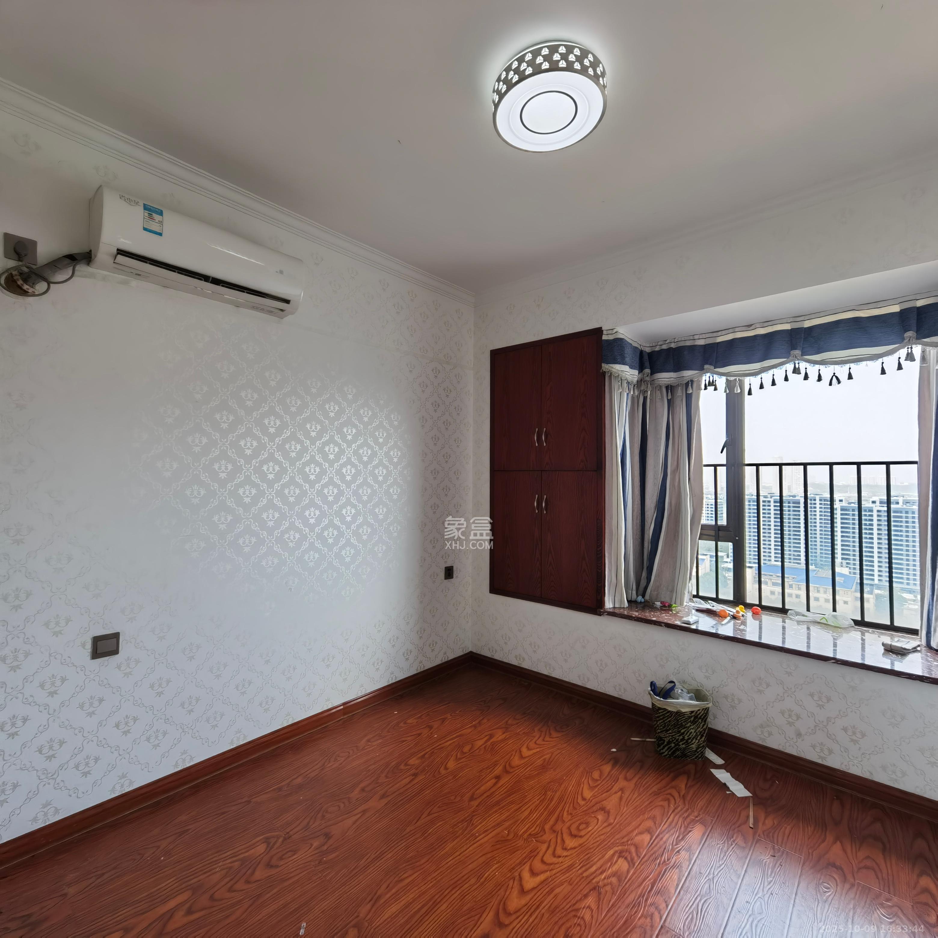 华润凤凰城三期  3室2厅2卫    2600.0元/月室内图