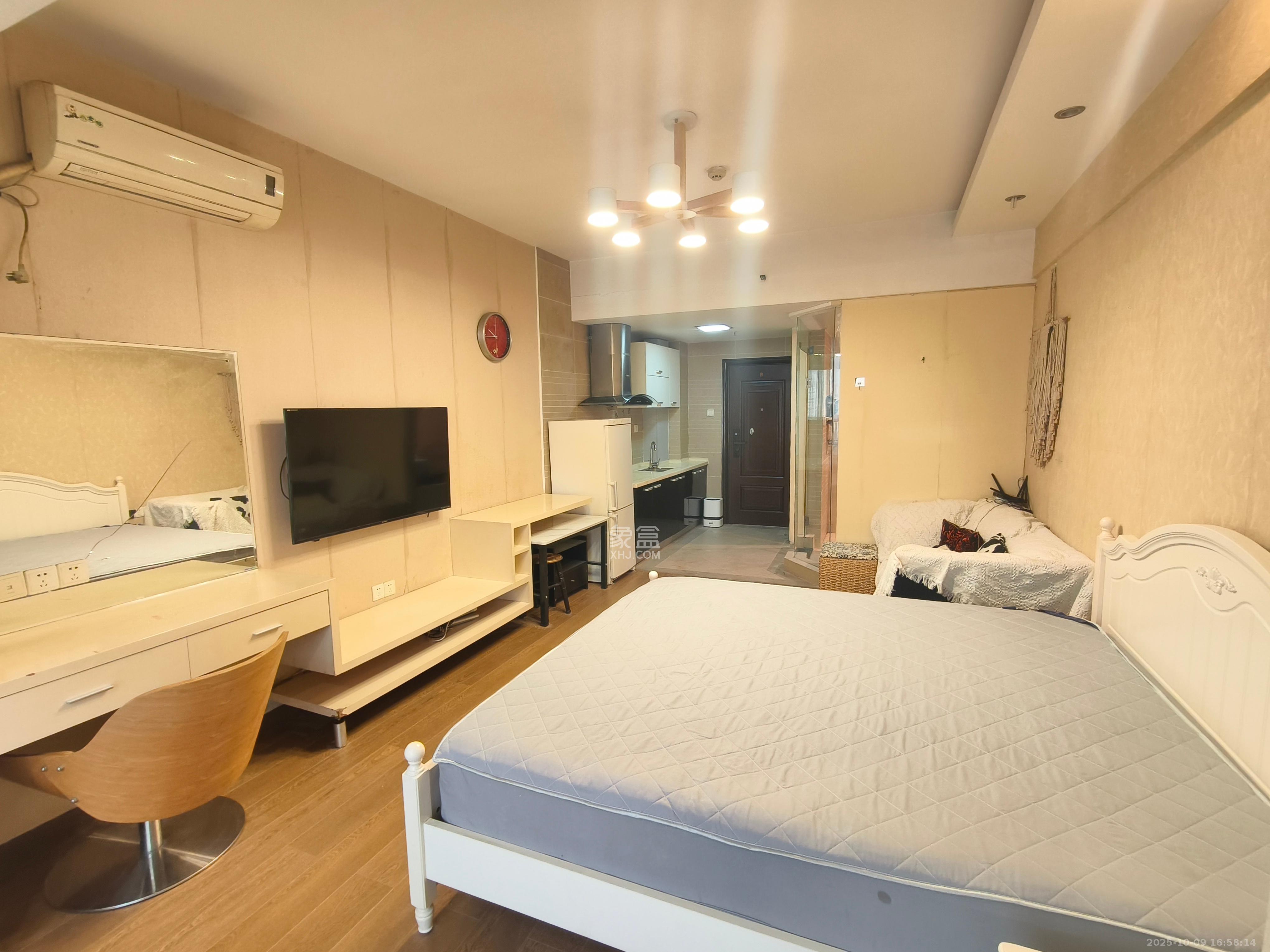 七彩丽都  1室1厅1卫    2400.0元/月室内图