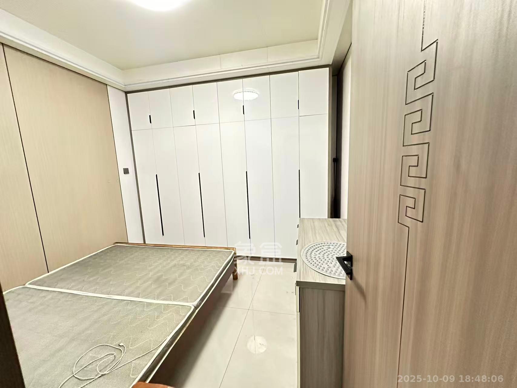 盈峰翠邸  8室2厅1卫    9000.0元/月室内图