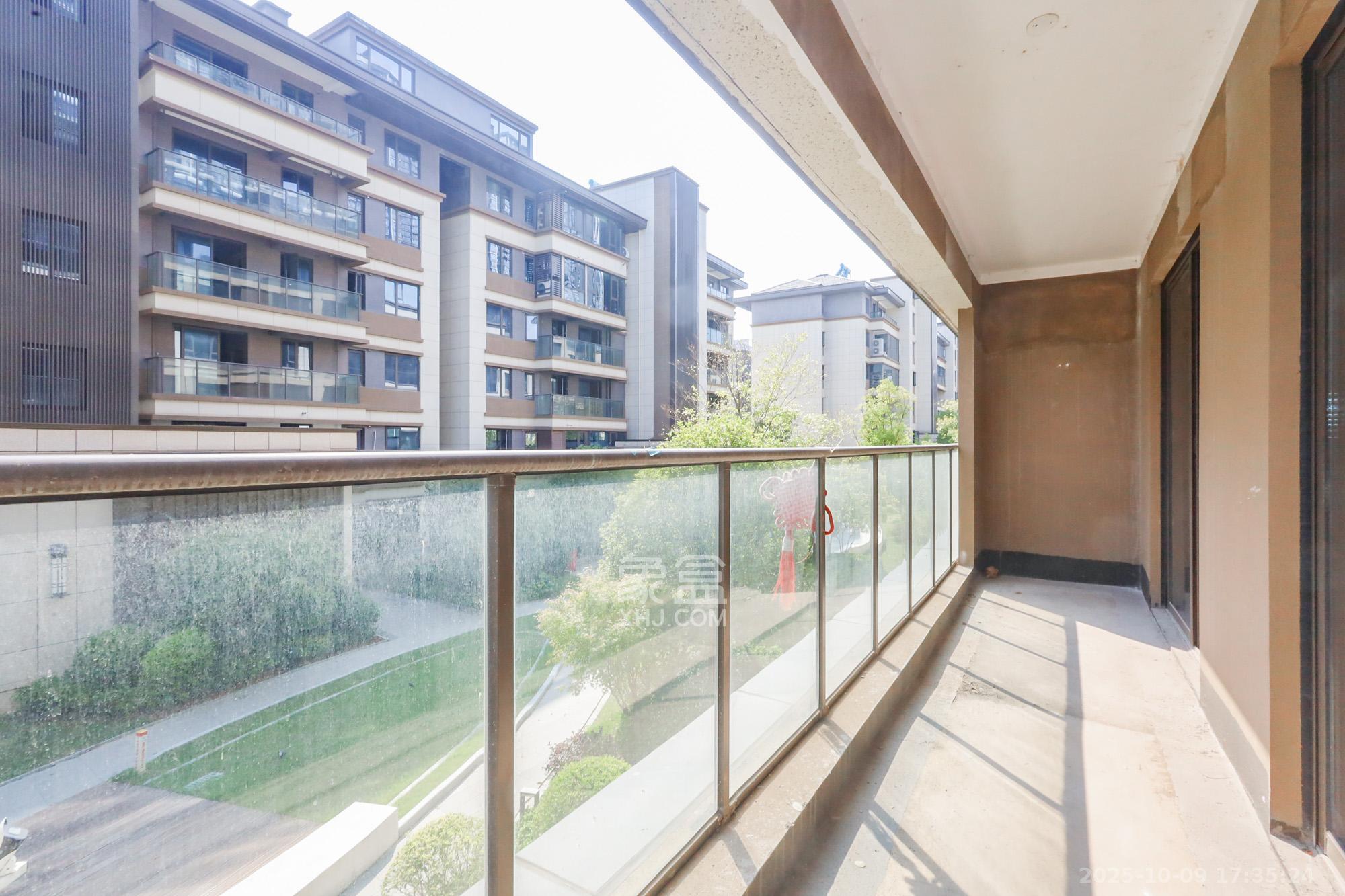 正荣滨江紫阙台 5室2厅3卫 316.0万 正荣滨江紫阙台 5室2厅3卫 316.0万阳台