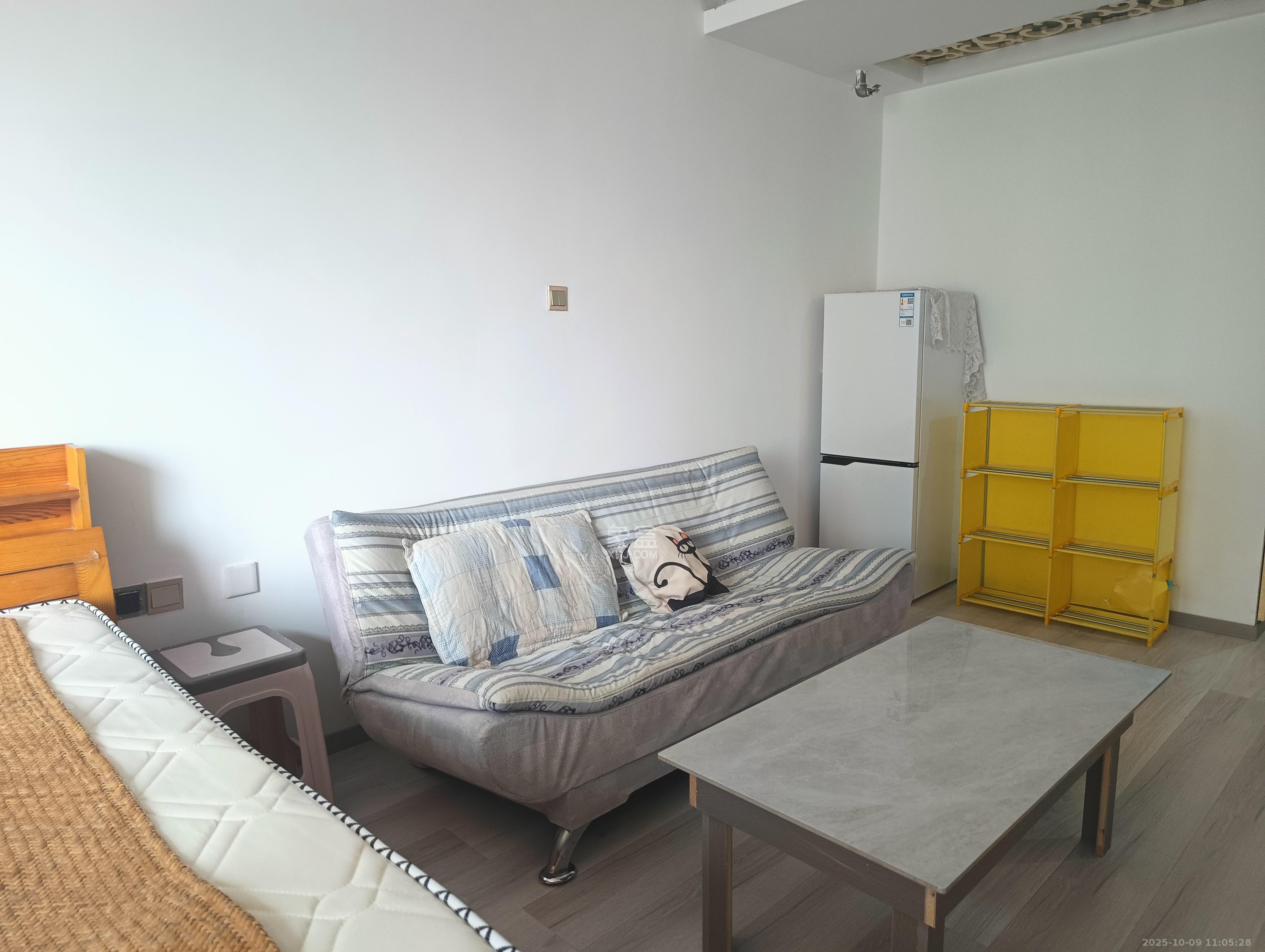 昊天大厦 1室1厅1卫 1700.0元/月 昊天大厦 1室1厅1卫 1700.0元/月室内图