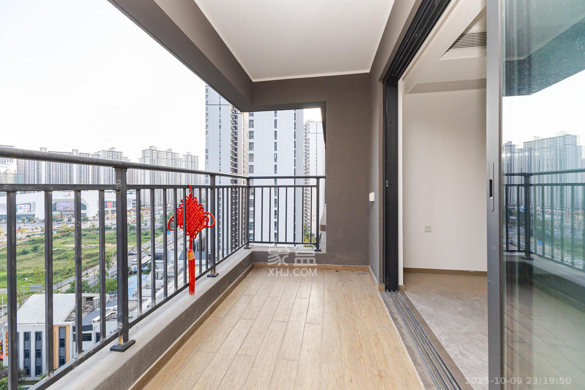 越秀湘江星汇城三期  4室2厅2卫    159.0万阳台